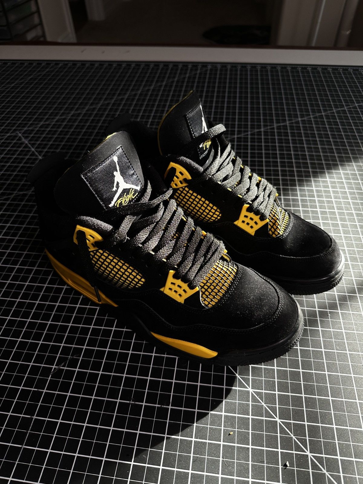 Nike Nike Air Jordan 4 Thunder Retro Size US 13 / EU 46 - 1 Thumbnail