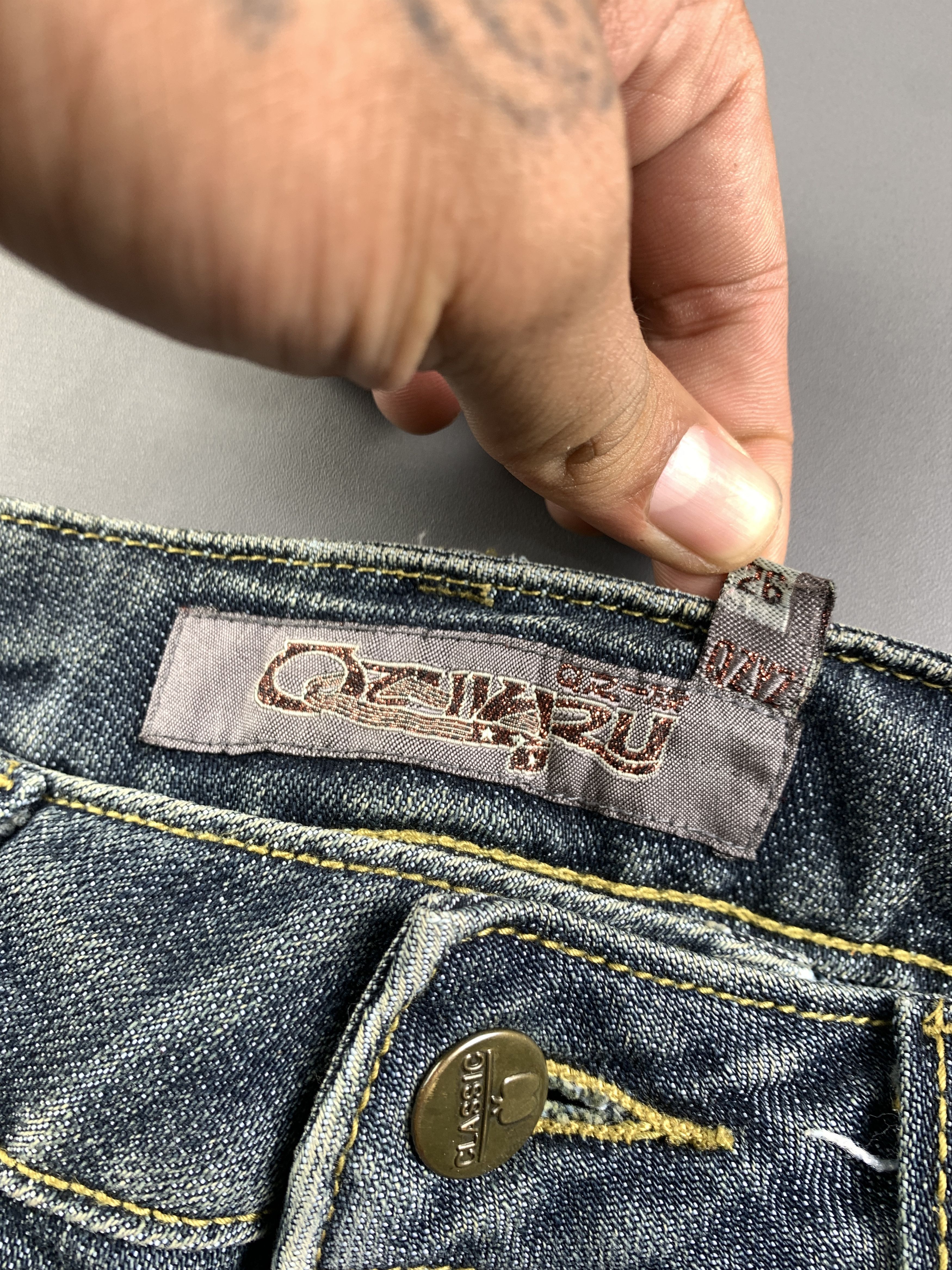 Japanese Brand QYZY Washed Blue Embroidery Chicks Capri Jeans Shorts (26) Size 26" / US 2 / IT 38 - 10 Thumbnail
