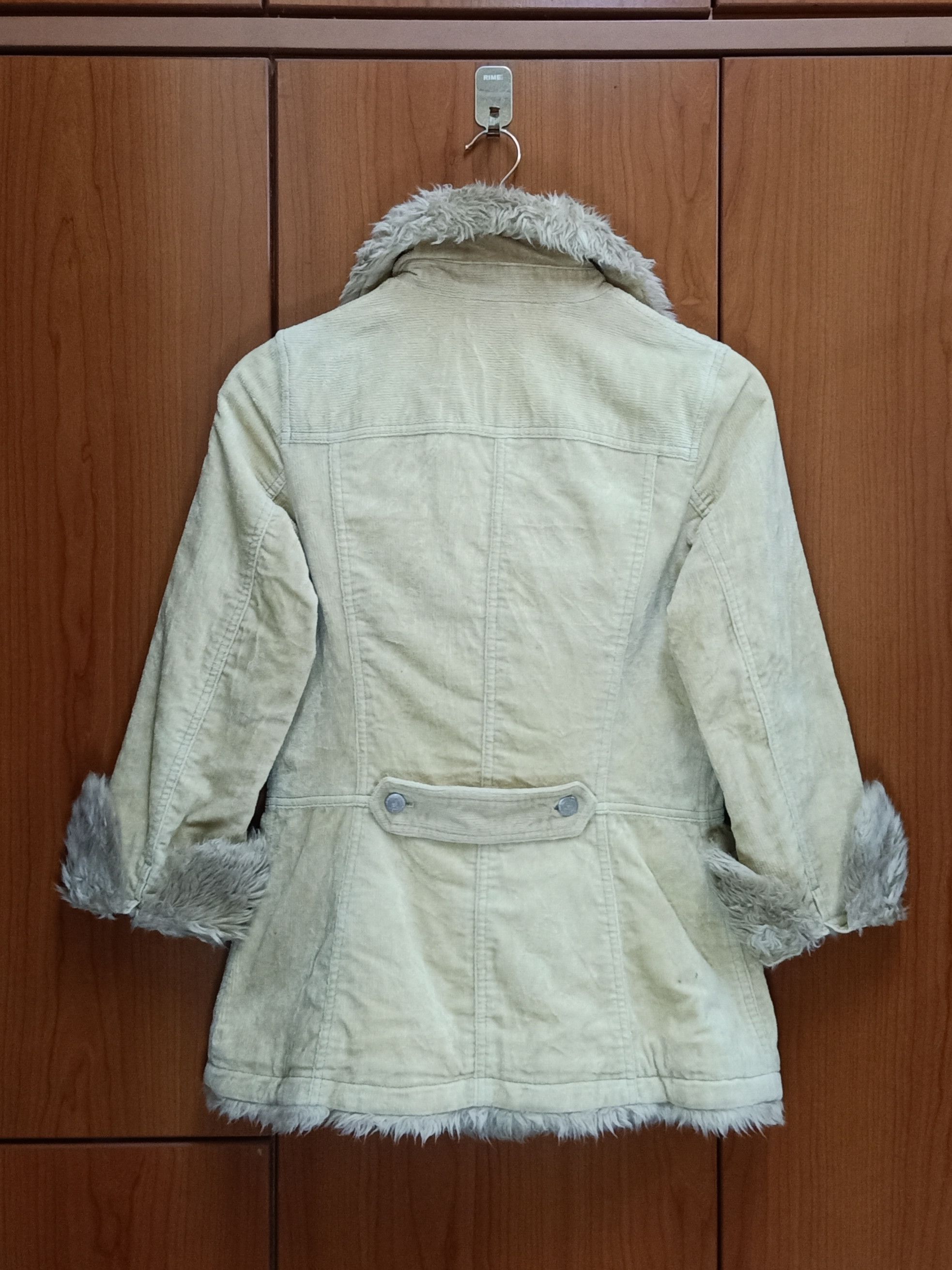Burberry BURBERRY Blue Label Fur Beige Winter Wear Jacket Parka Size XS / US 0-2 / IT 36-38 - 5 Thumbnail
