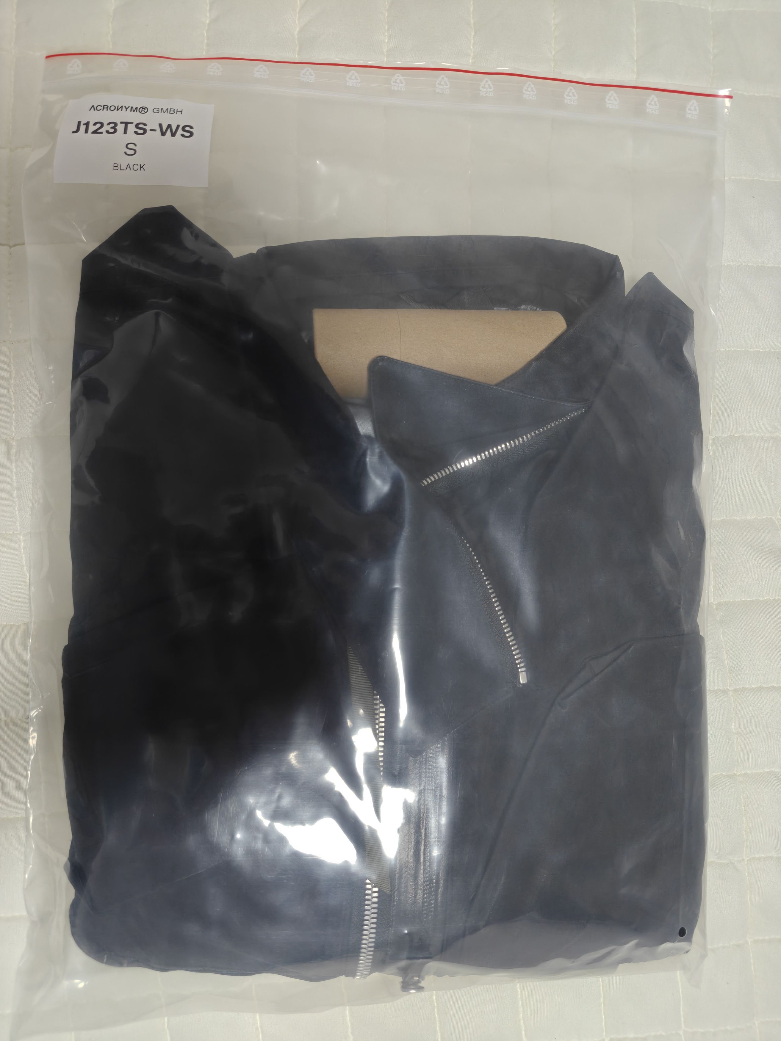 Acronym Acronym J123TS-WS 3L Windstopper® Tec Sys Interops Jacket Size US S / EU 44-46 / 1 - 12 Thumbnail