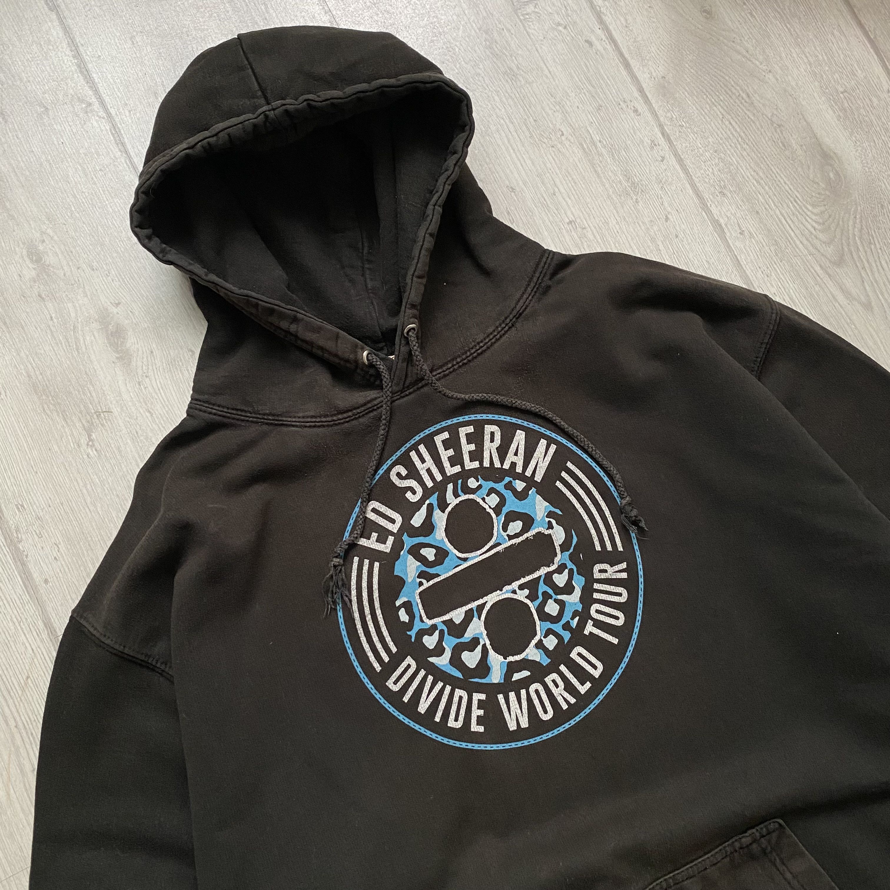 Band Tees 💿 Faded ED SHEERAN World Tour Hoodie vintage Size US XL / EU 56 / 4 - 3 Thumbnail
