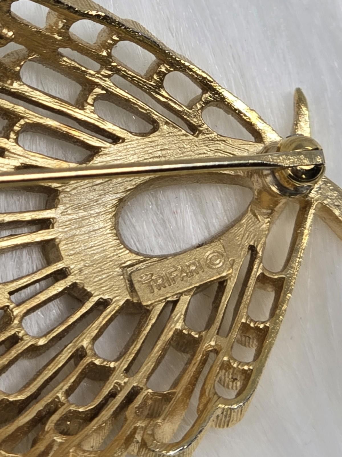 Other Vintage Signed Crown Trifari Goldtone Peacock Tail Brooch Size ONE SIZE - 4 Thumbnail