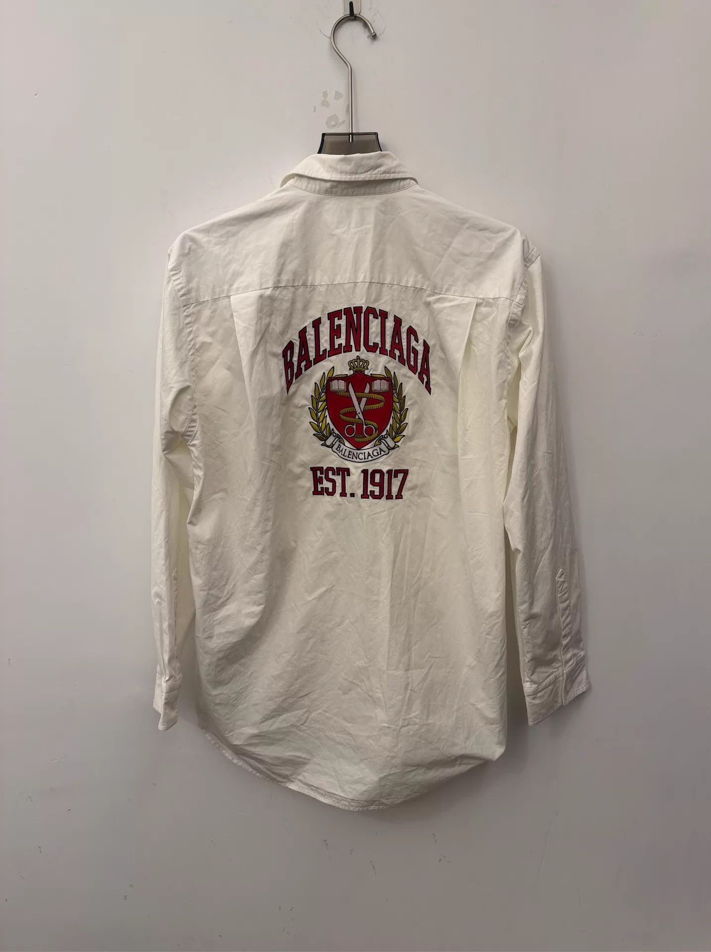 Balenciaga Balenciaga Est1917 Shield Wheat Embro SS White Shirt 34 Size XS / US 0-2 / IT 36-38 - 3 Thumbnail