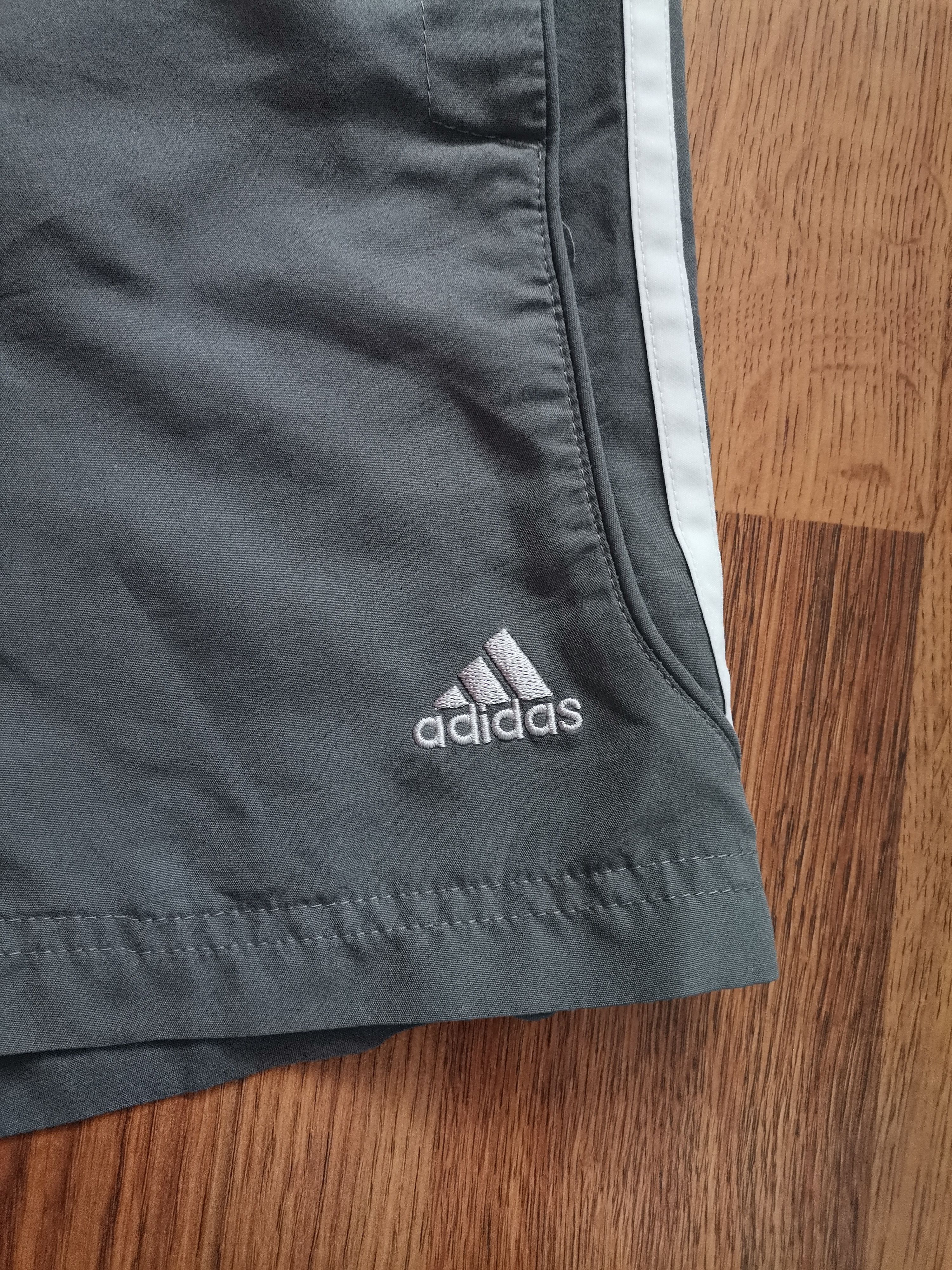 Adidas Vintage Adidas Shorts Size US 34 / EU 50 - 2 Thumbnail