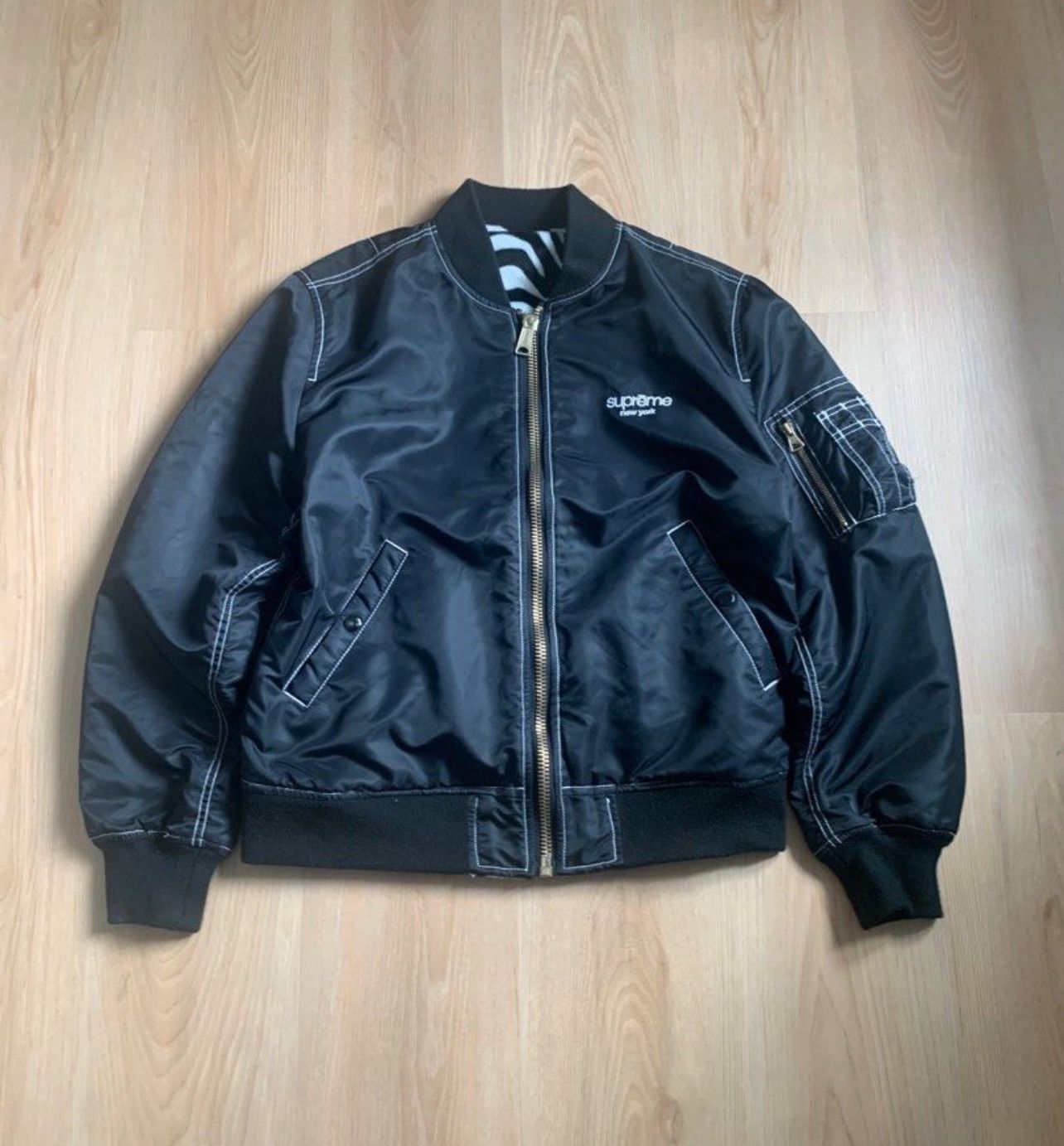 Supreme Contrast Stitch Reversible MA-1