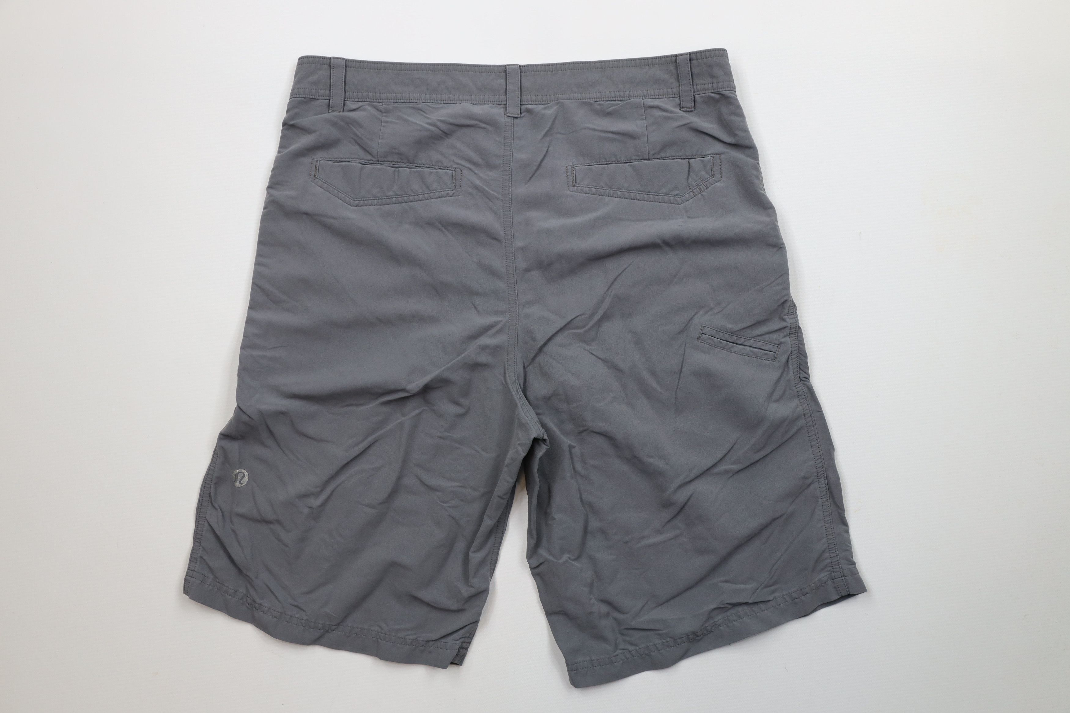 Lululemon × Vintage Vintage Lululemon Flat Front Stretch Golf Chino Shorts Gray Size US 36 / EU 52 - 9 Thumbnail