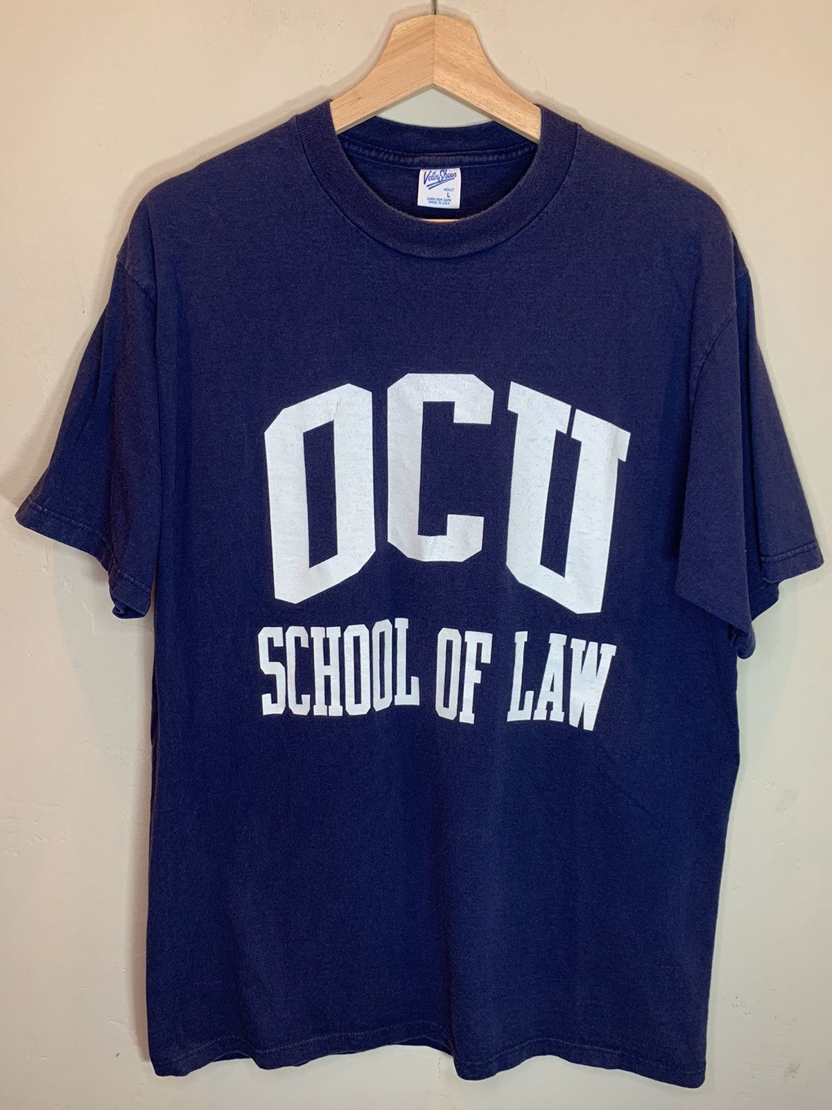 Velva Sheen *RARE* Vintage 70’s OCU Oklahoma City School Of Law T-Shirt Size US L / EU 52-54 / 3 - 1 Thumbnail
