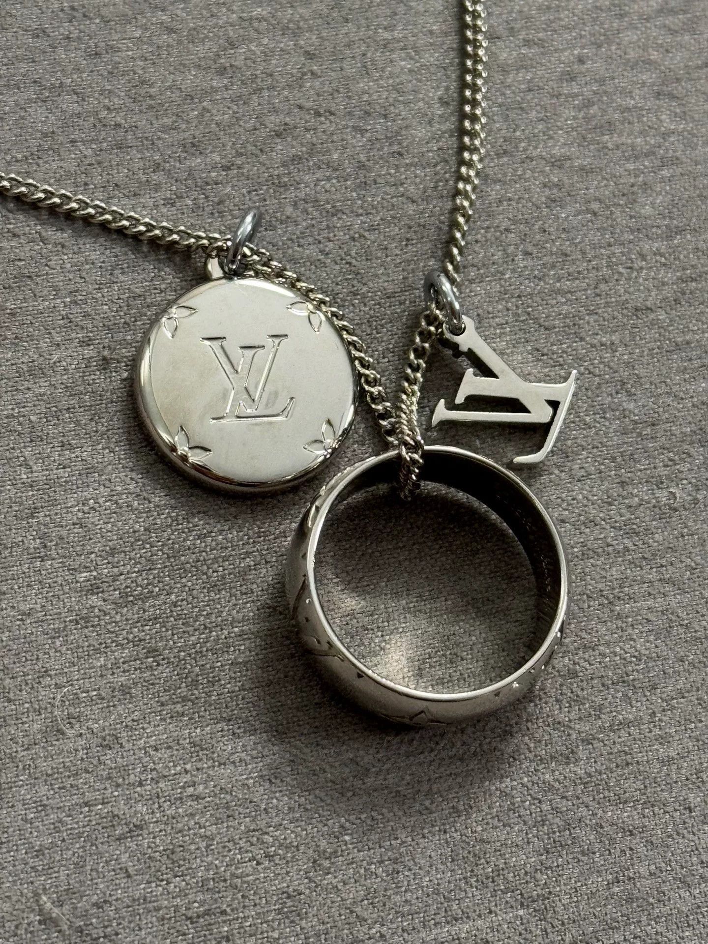 Louis Vuitton Louis Vuitton Ring Necklace. Size ONE SIZE - 2 Thumbnail