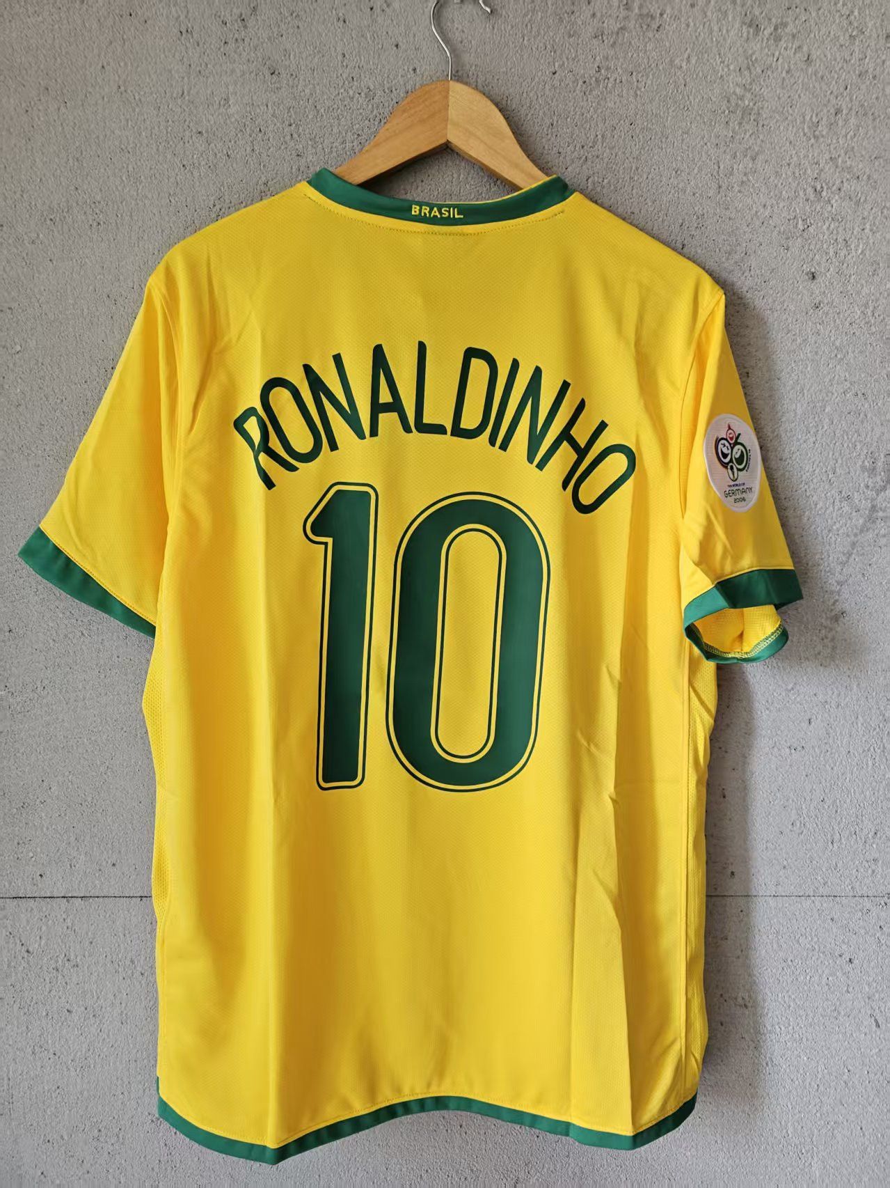Other #10 Ronaldinho Jersey 2006 Brazil Home Size US XL / EU 56 / 4 - 2 Thumbnail