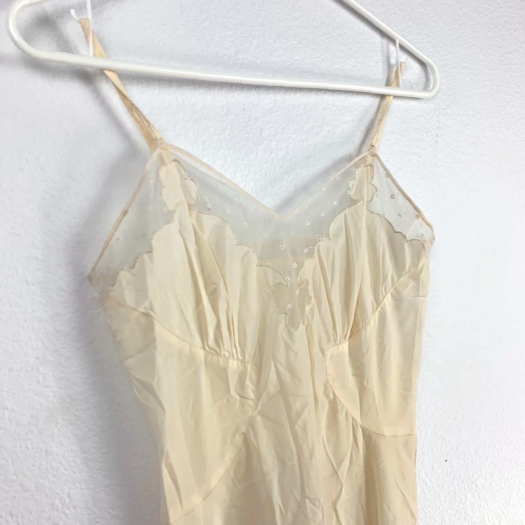 Vintage VINTAGE 1960s Ivory Nylon Long Slip 50s 60s Chest 13.25" Waist 13.5" Length 44" Full Slip Womens Size ONE SIZE - 2 Thumbnail