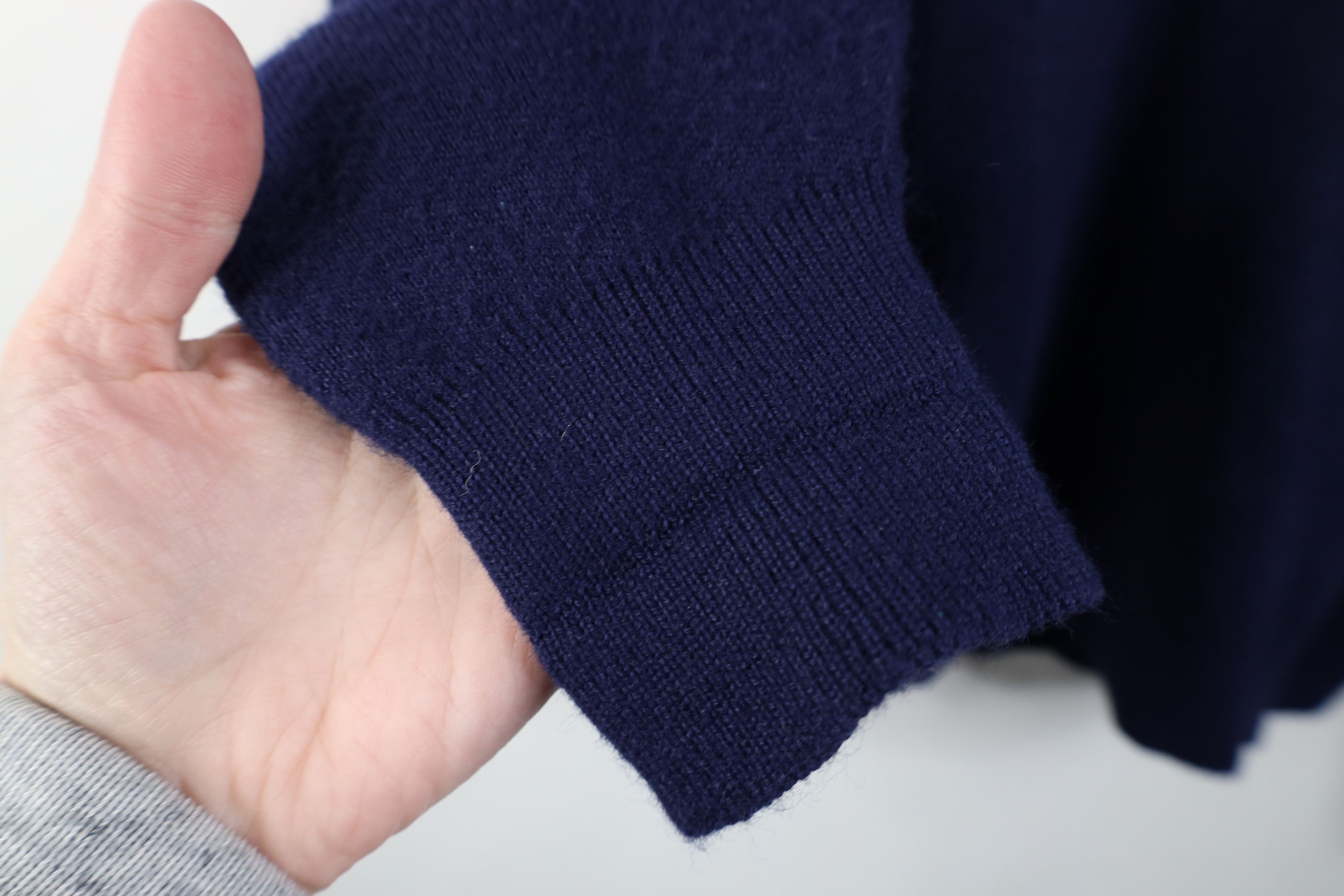 Vintage Vintage 70s AC Delco Knit V-Neck Sweater Navy Blue USA Size US M / EU 48-50 / 2 - 6 Thumbnail