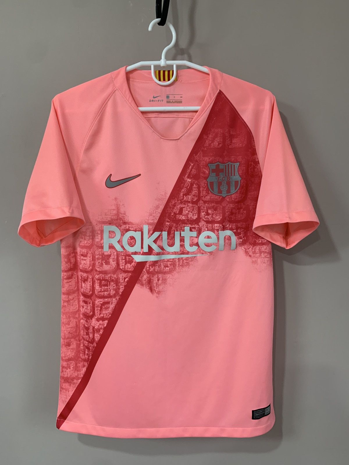 Nike Barcelona 2018 Third Football Shirt Nike Pink Soccer Jersey Size US S / EU 44-46 / 1 - 1 Thumbnail