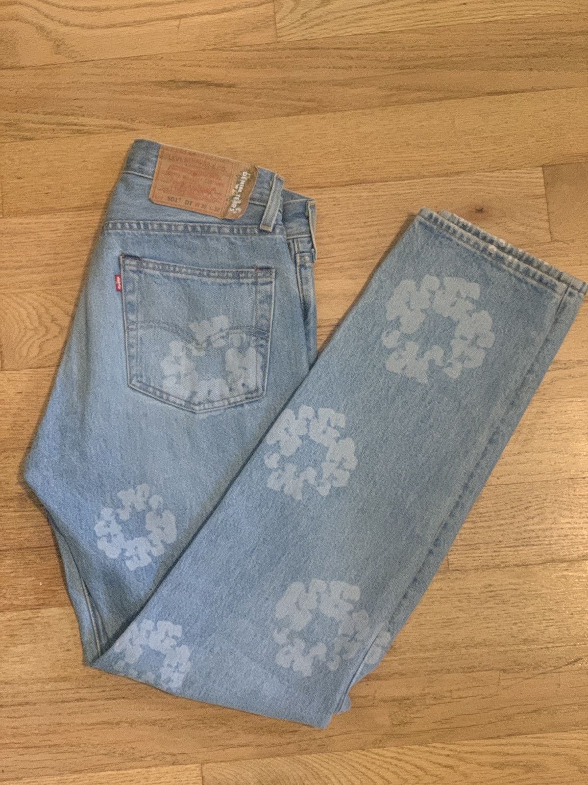 DENIM TEARS × Levi's Denim Tears Vintage Indigo Mono Wreath Jeans Size US 30 / EU 46 - 1 Thumbnail