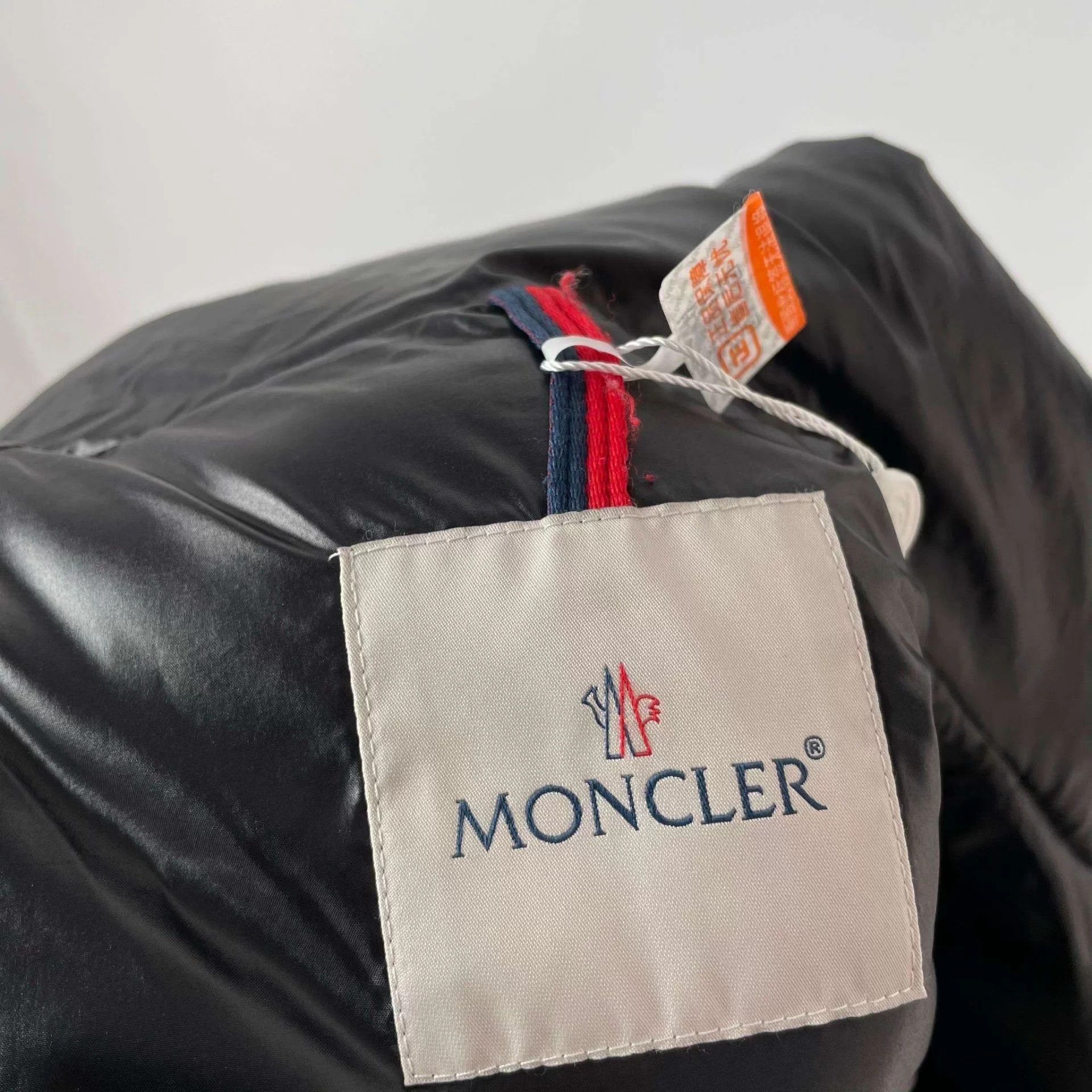 Moncler Moncler Women's Short Puffer Jacket Size 2 Black 2020 Size XS / US 0-2 / IT 36-38 - 3 Thumbnail