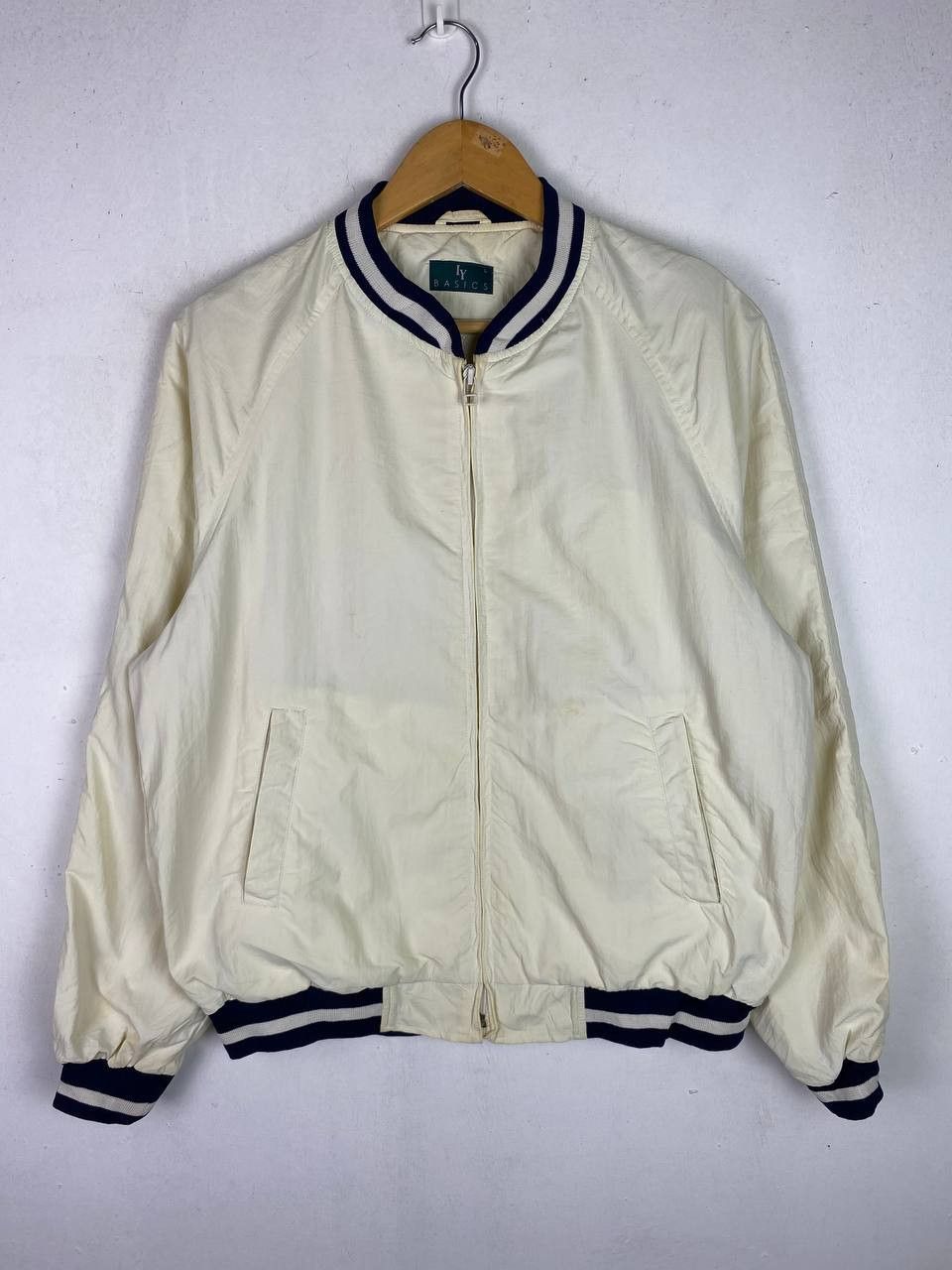 Japanese Brand vintage ly basics japanese brands nylon jacket nice design Size US L / EU 52-54 / 3 - 1 Thumbnail