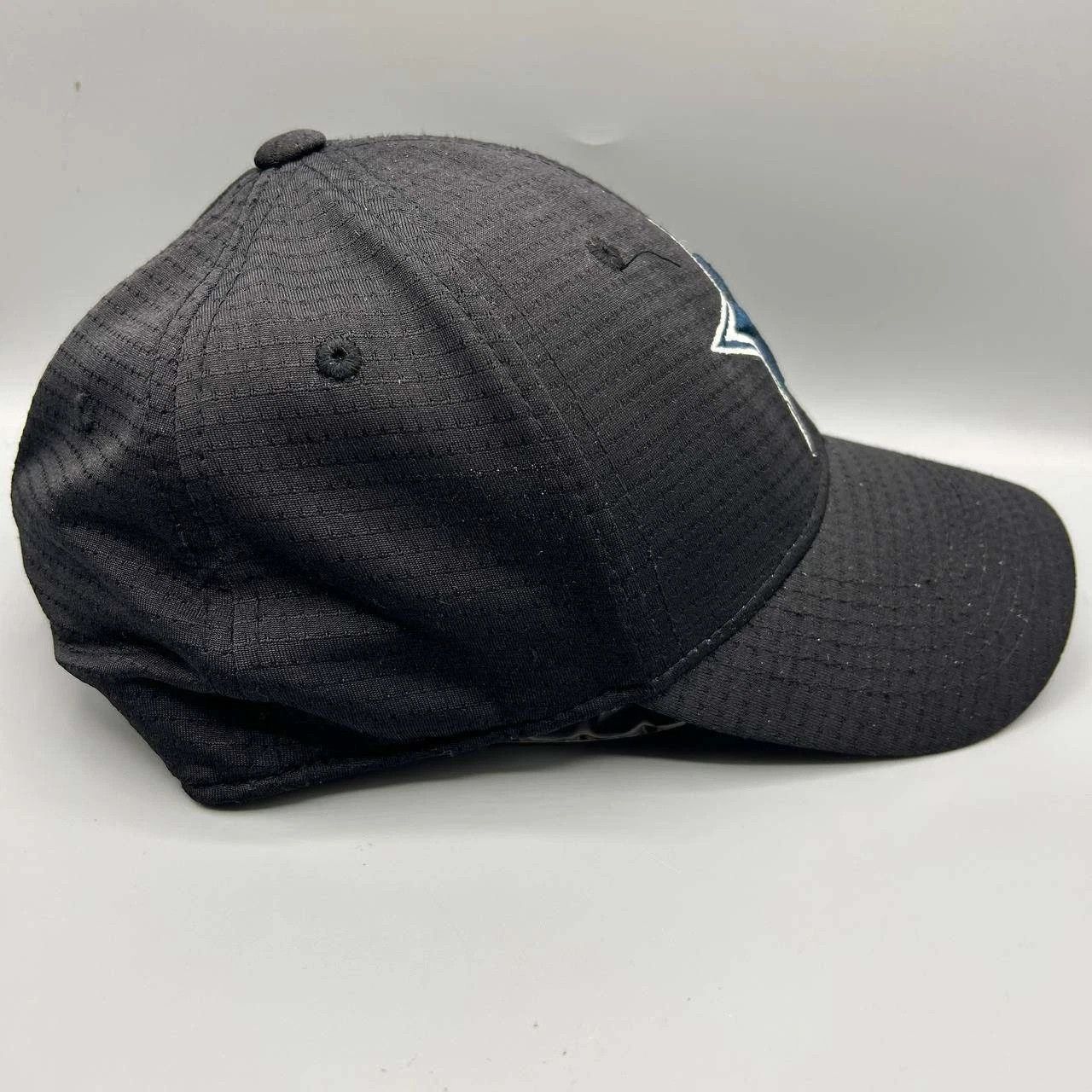 The Unbranded Brand Dallas Cowboys Hat Men M-L Embroidered Stretch Fitted Size ONE SIZE - 3 Thumbnail