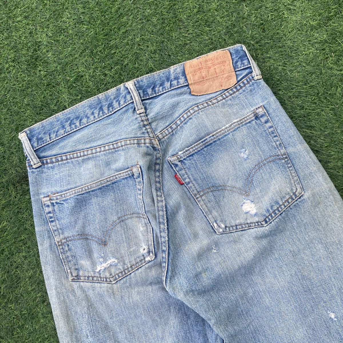 Levi's VINTAGE 60s LEVI’S 501 SELVEDGE BUTTON 6 DISTRESSED JEANS Size US 30 / EU 46 - 9 Thumbnail