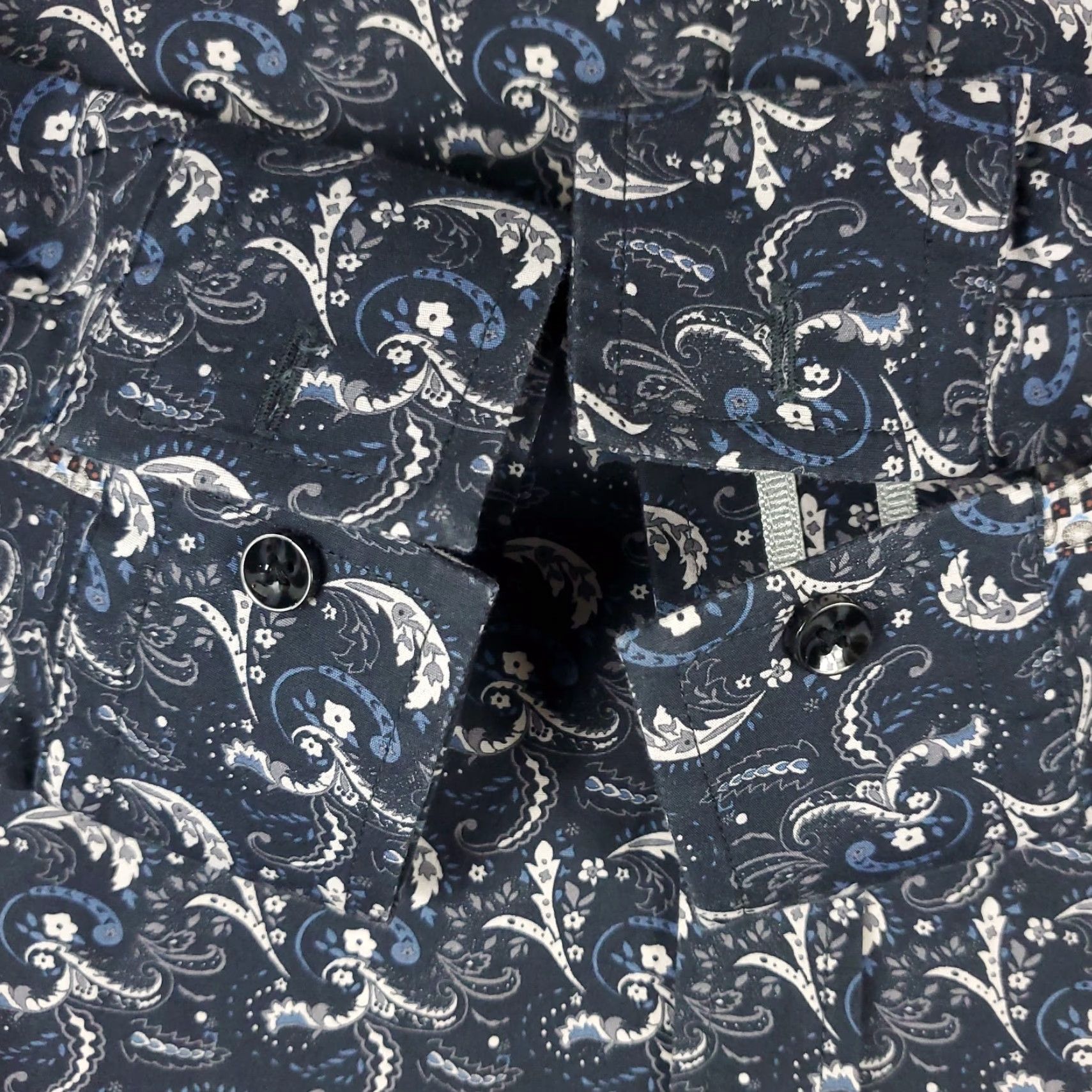 Robert Graham Robert Graham Shirt Mens M Blue Button-Up Long Sleeve Tailored Fit Casual Formal Modern Preppy 90s? (No, avoid guessing decade) Size US M / EU 48-50 / 2 - 3 Thumbnail