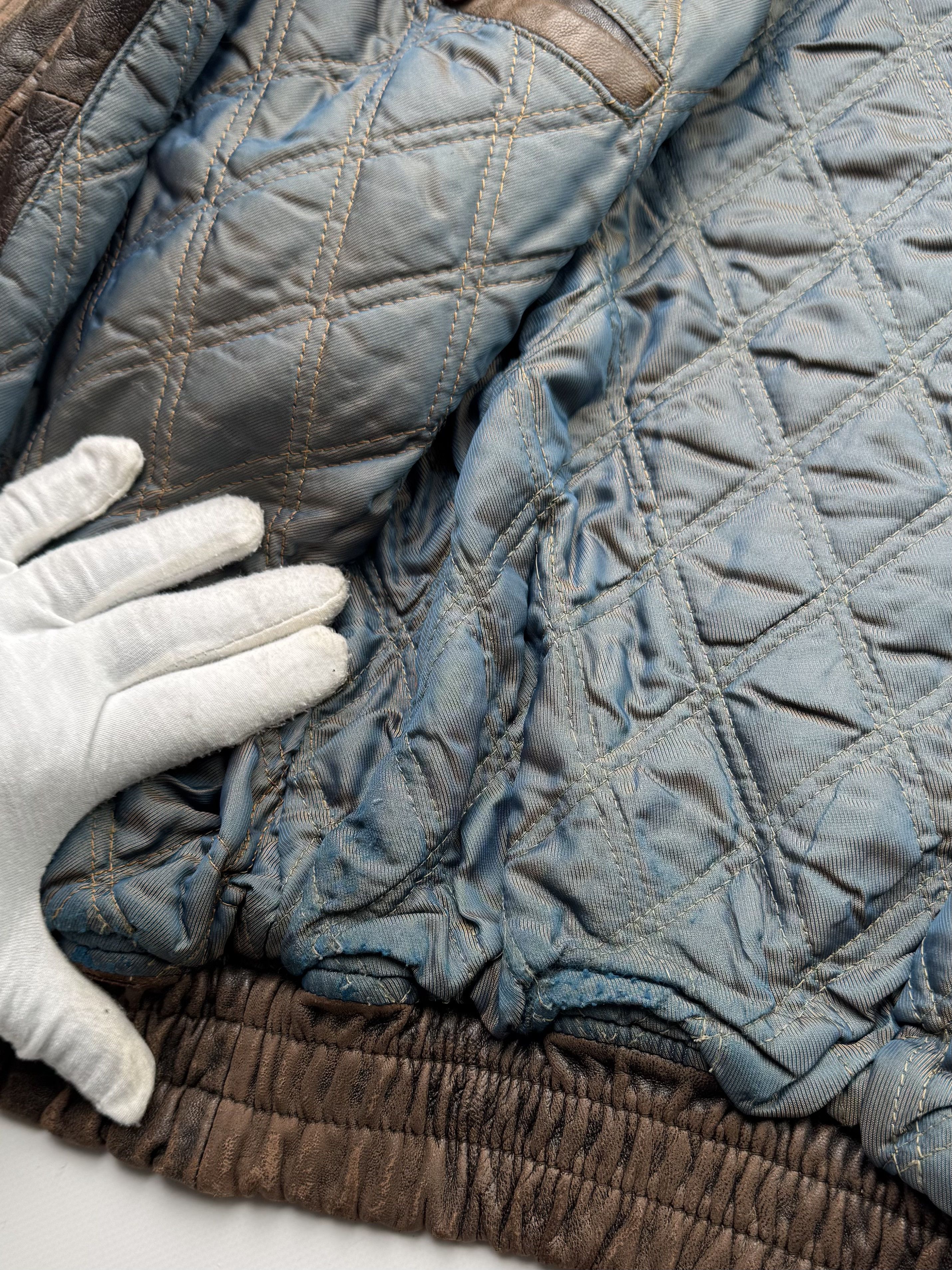 Vintage Vintage Thrashed Faded Leather Bomber Jacket B566(V10)E2 Size US XL / EU 56 / 4 - 12 Thumbnail
