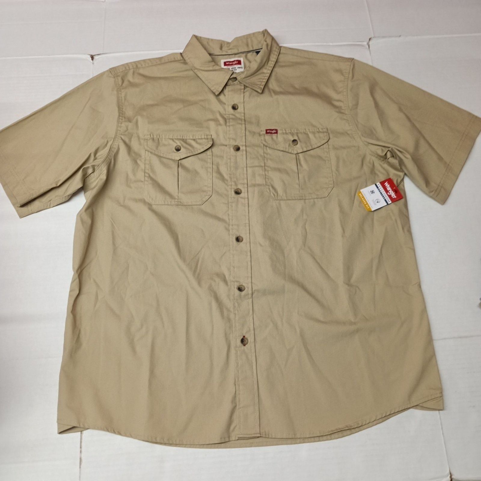 Wrangler Wrangler Men's Relaxed Fit Woven Button Shirt Size XL Khaki Size US XL / EU 56 / 4 - 1 Thumbnail