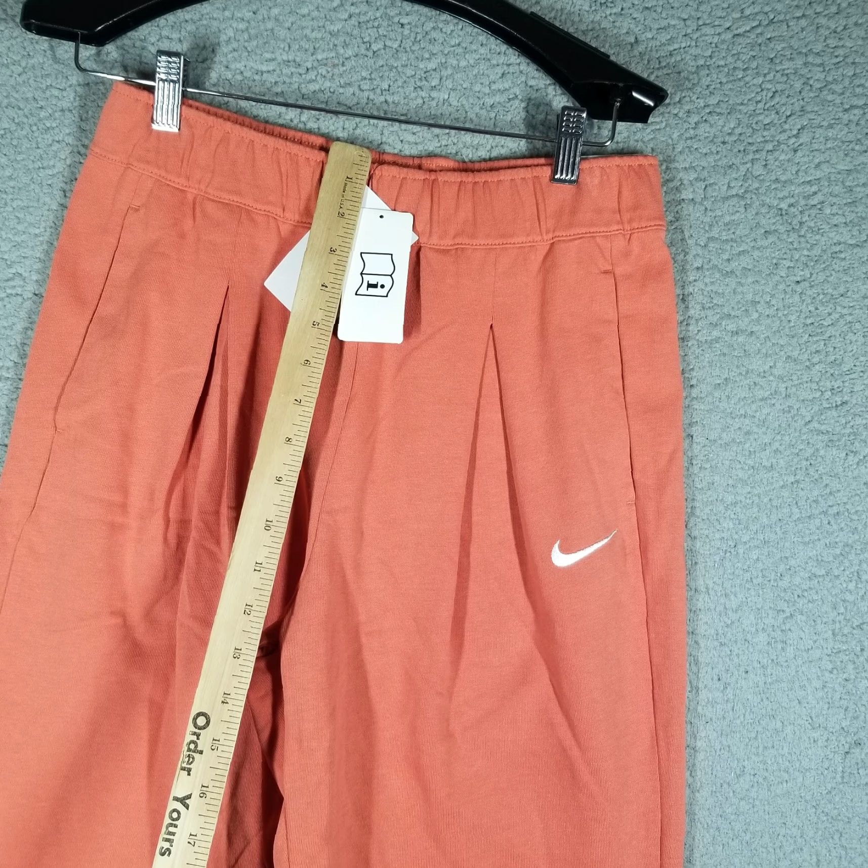 Nike Nike Women's Sportswear Loose Fit Mid Rise Wide Leg Capris Pants Pink Coral Workout athleisure DM6726-827 Size 28" / US 6 / IT 42 - 6 Thumbnail