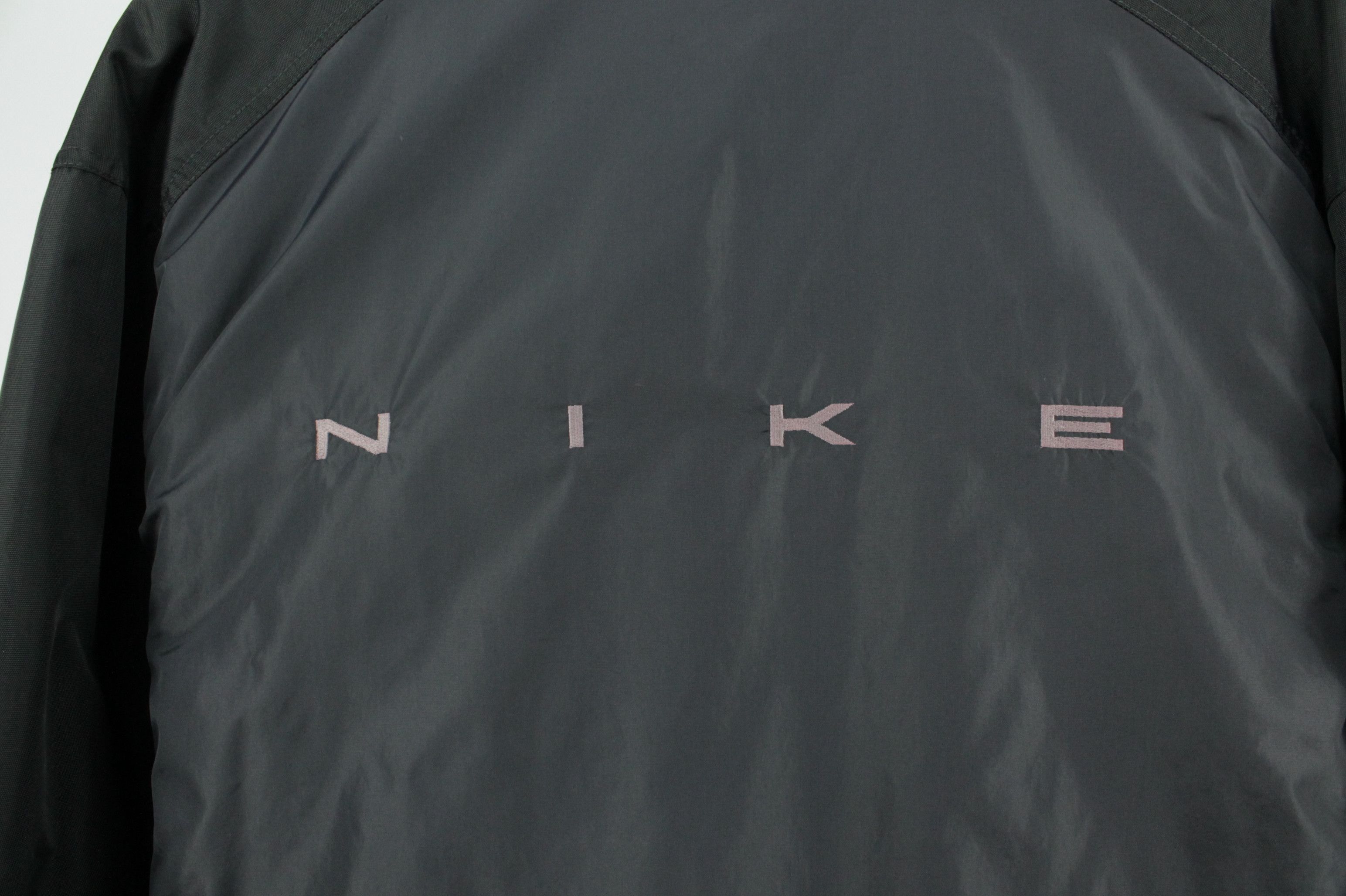 Nike Vintage Nike Insulated Nylon Sportswear Jacket Men's Size US S / EU 44-46 / 1 - 9 Thumbnail