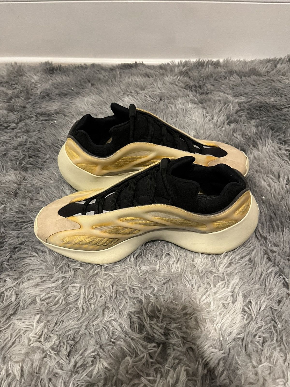 Yeezy YEEZY 700 V3 Mono Safflower Size US 10.5 / EU 43-44 - 5 Thumbnail
