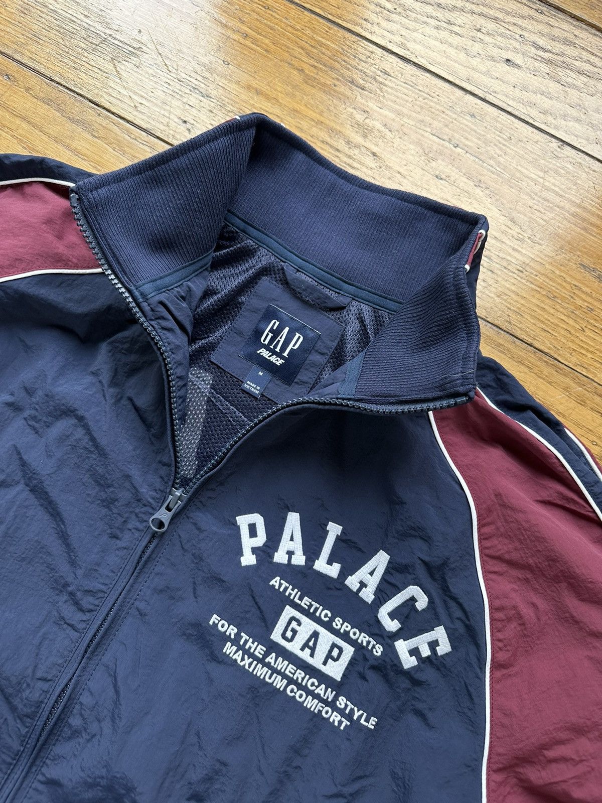 名作 PALACE x Gap Nylon Track Top Navy/Red - メンズ