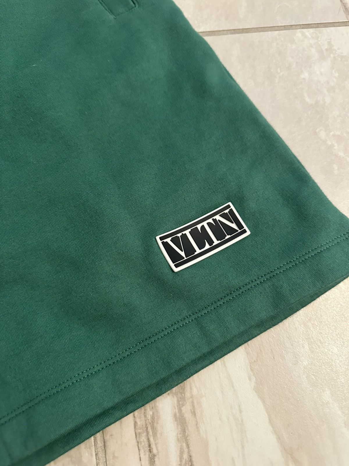 Valentino Valentino green jogger shorts size small Size US 34 / EU 50 - 3 Thumbnail