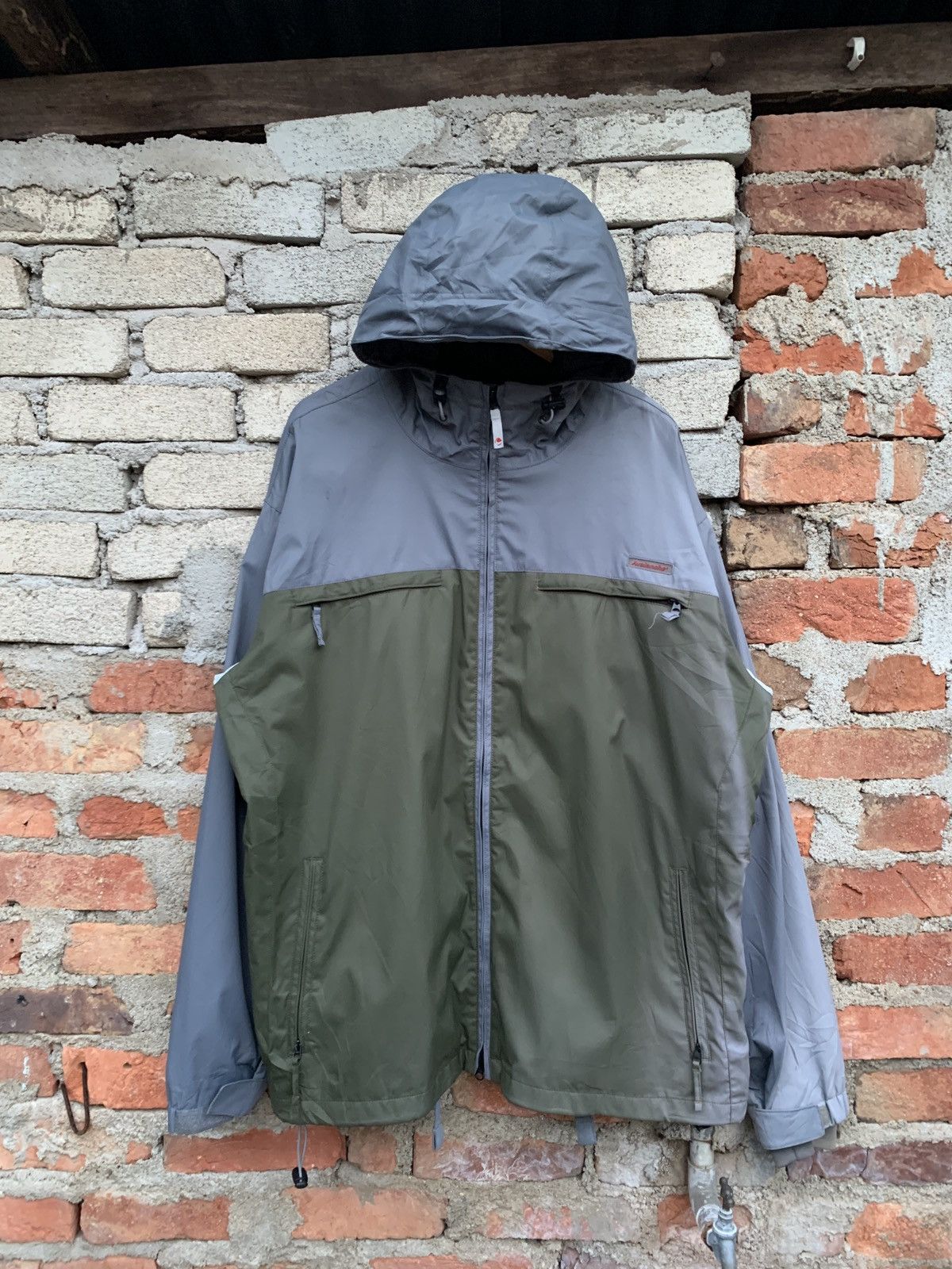 image of Vintage Avalanche Snowboard Light Hooded Jacket in Black, Men's (Size Large)