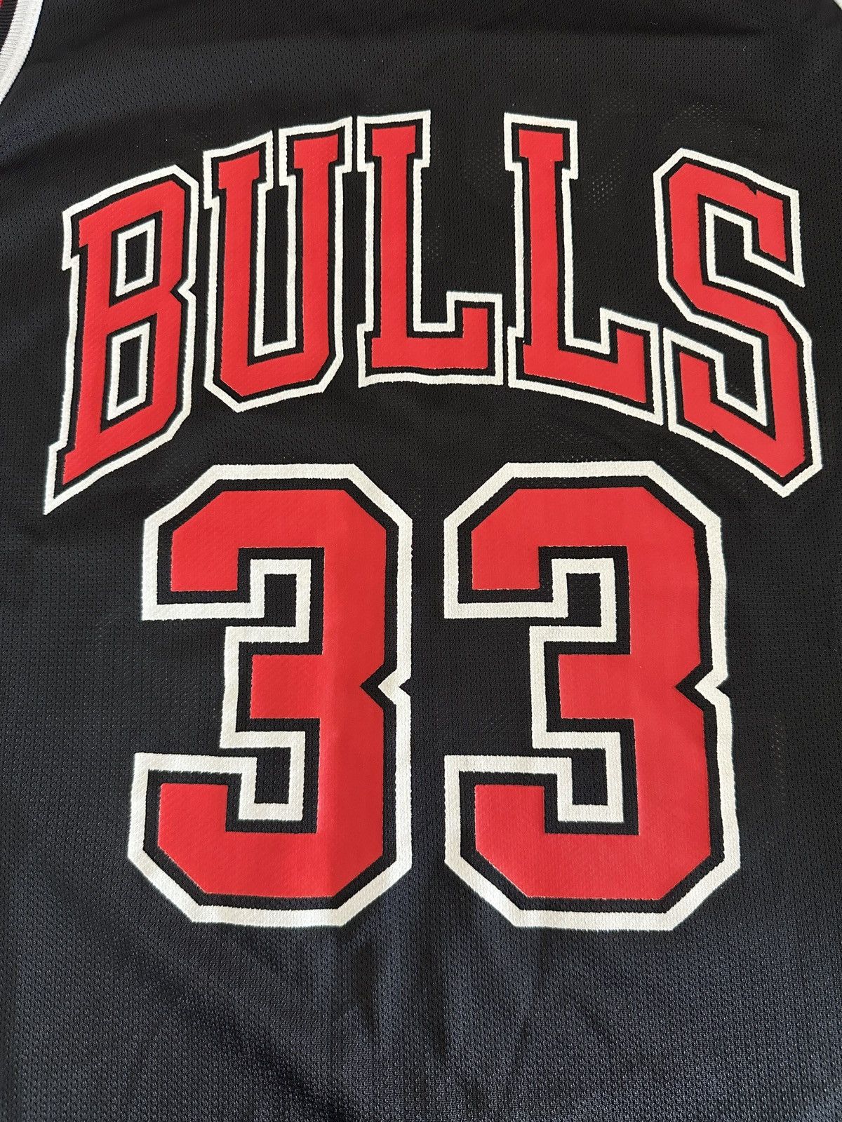 Champion Vintage Chicago Bulls Scottie Pippen #33 Champion Jersey Size US S / EU 44-46 / 1 - 3 Thumbnail