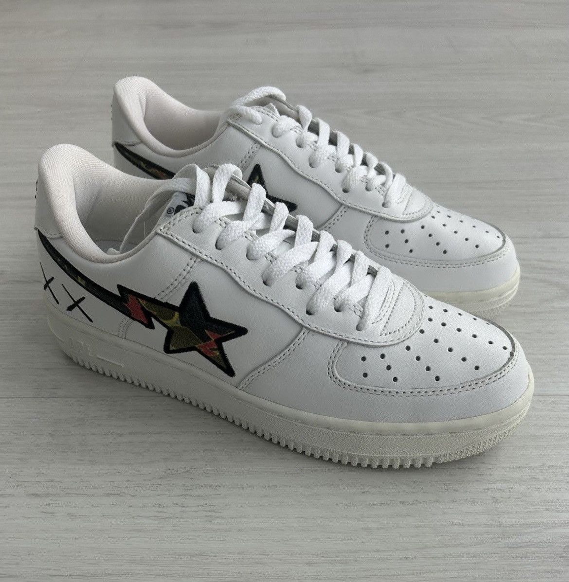 Bape × Kaws VERY RARE OG 2005 A BATHING APE X KAWS BAPESTA Size US 9.5 / EU 42-43 - 4 Thumbnail