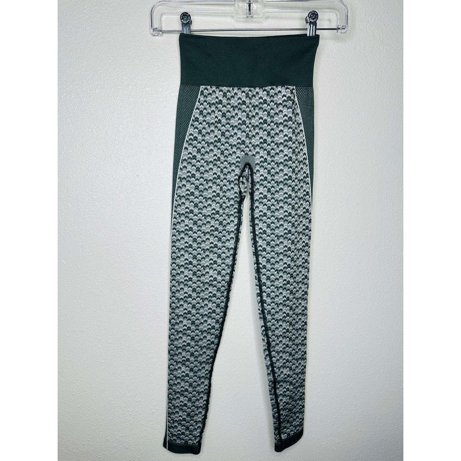 Gymshark Gymshark Olive Booty Enhancing Leggings XS High Waist Size 25" / US 0 / IT 36 - 3 Thumbnail