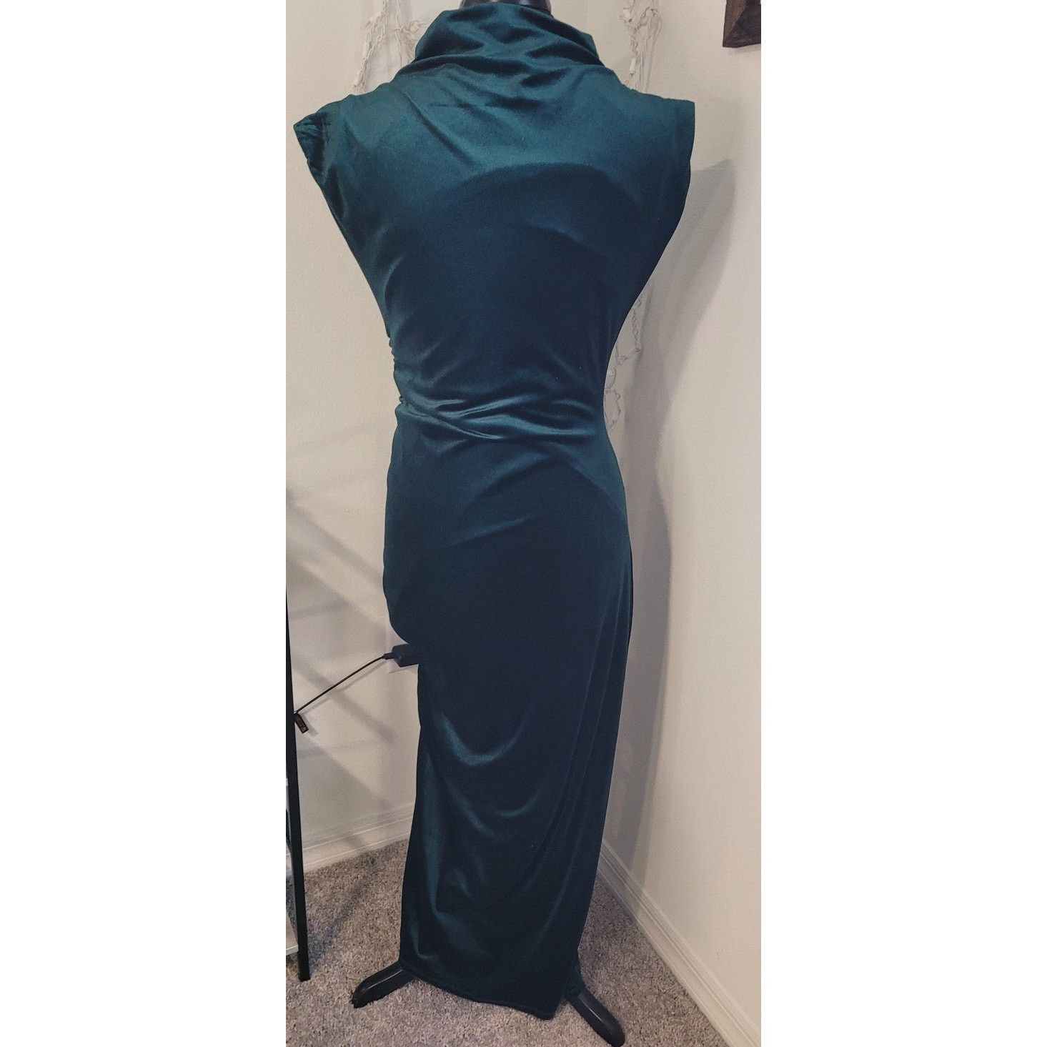 NWOT Robbie Bee Emerald Velvet Cowl Maxi Dress L