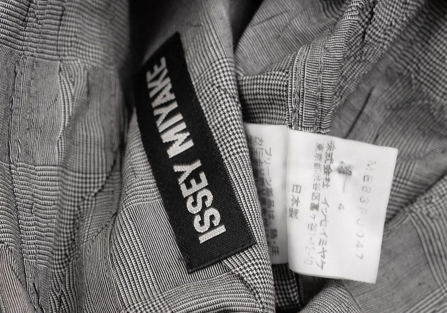 Issey Miyake Gray Glen Check Pleats Shirt for Men Size 4 Size US XL / EU 56 / 4 - 13 Thumbnail