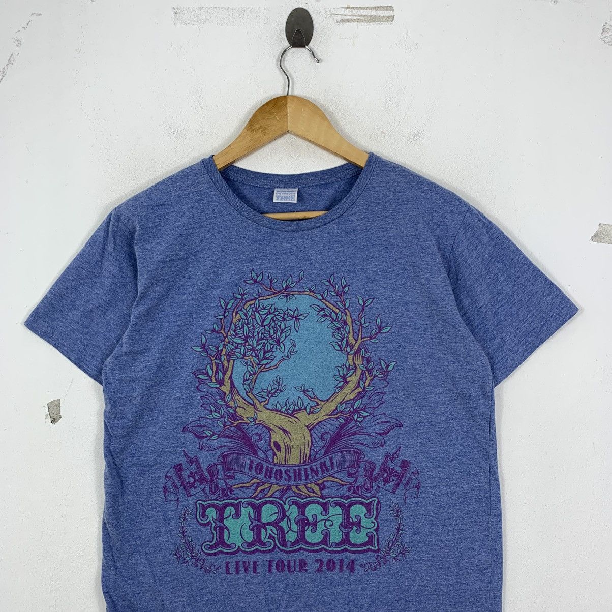 Vintage TOHOSHINKI TREE Tour 2014 South Korean Band Tshirt Size US S / EU 44-46 / 1 - 3 Thumbnail