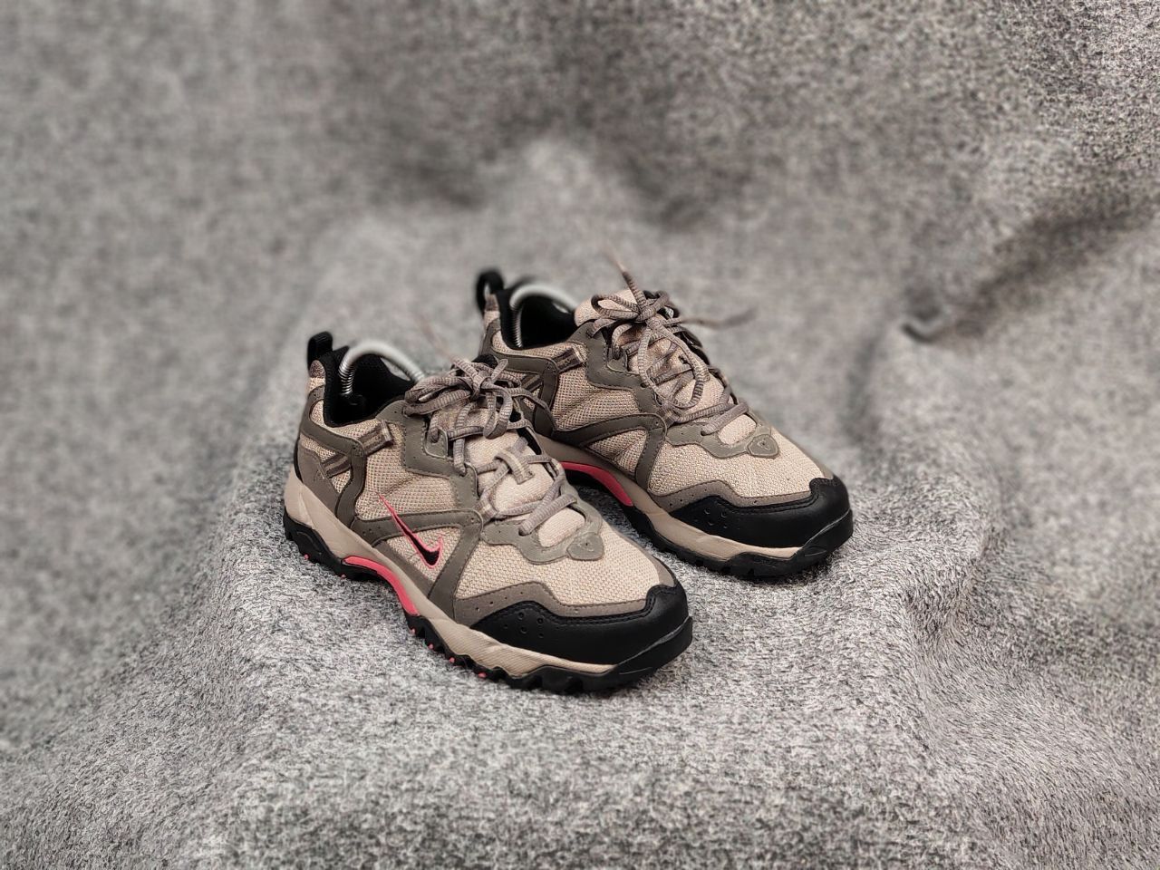 Nike ACG Vintage Nike ACG All-Trac Hiking Women's Sneaker Size US 7 / IT 37 - 2 Thumbnail