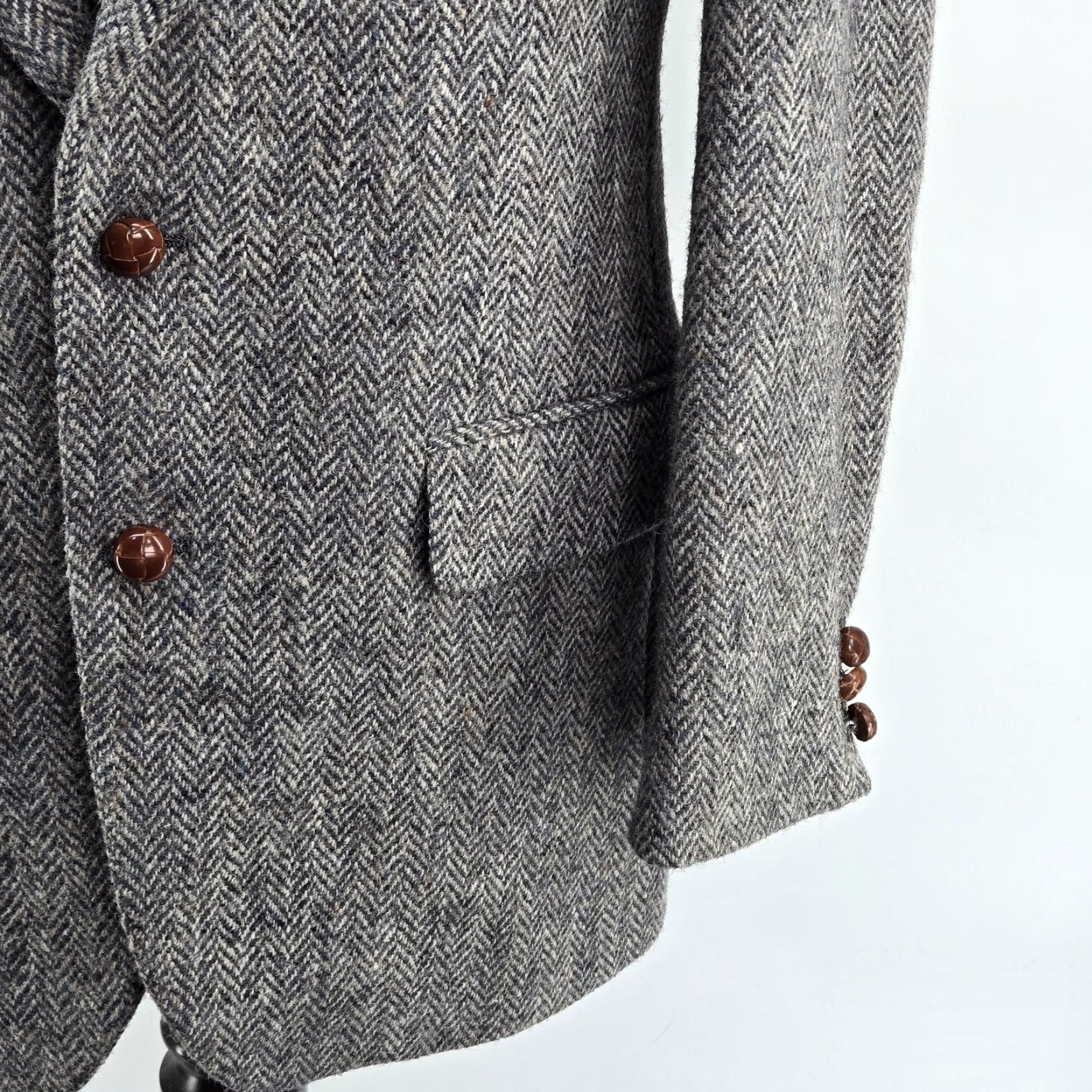 Harris Tweed Vintage Harris Tweed Sport Coat Gray Herringbone 40R Two-Button Notch Lapel Wool Blazer United States Mens Regular 2 Piece Jacket Coat Size 40R - 6 Thumbnail