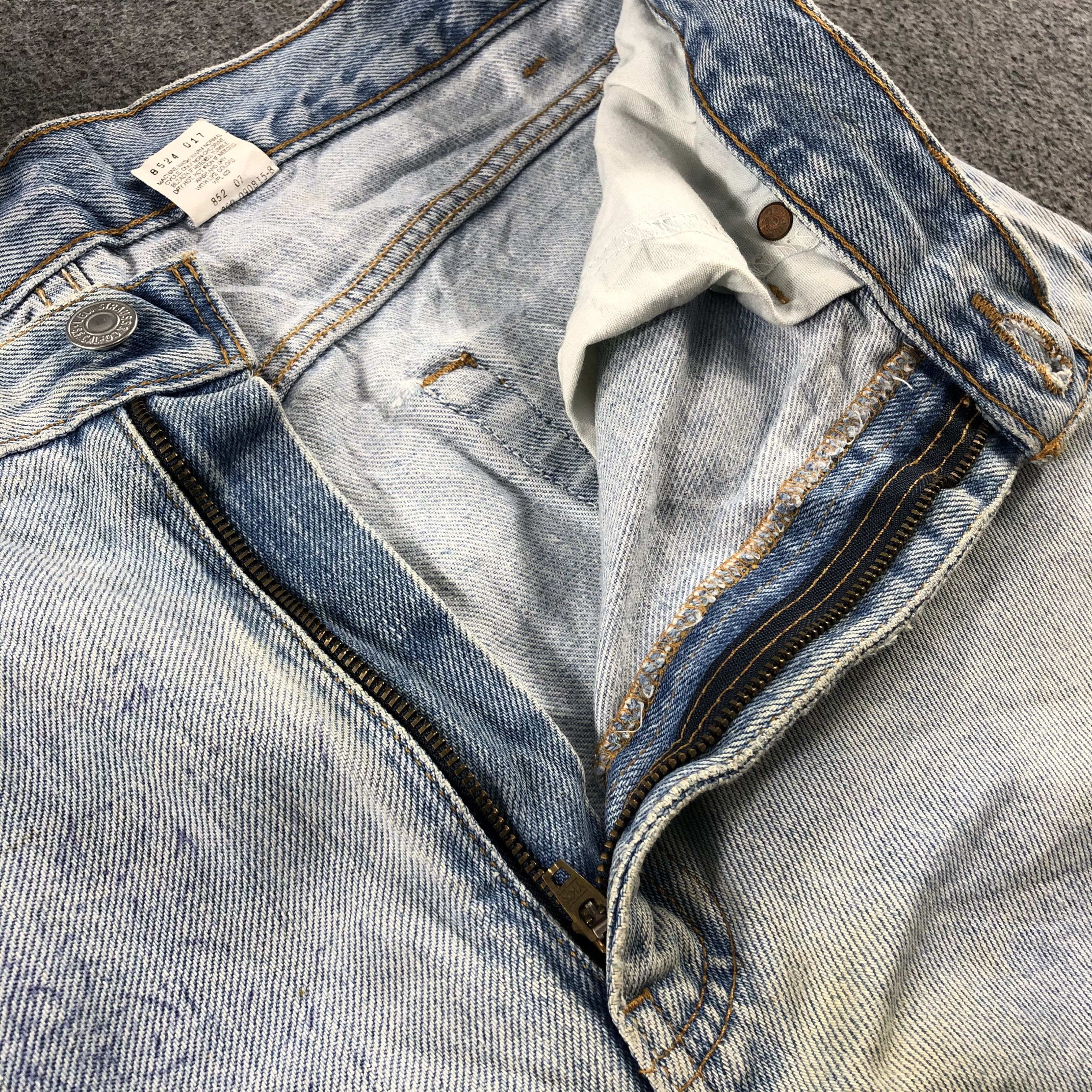 Levi's Vintage 90s Light Wash Levis 505 Jeans-J2606 Size US 32 / EU 48 - 12 Thumbnail