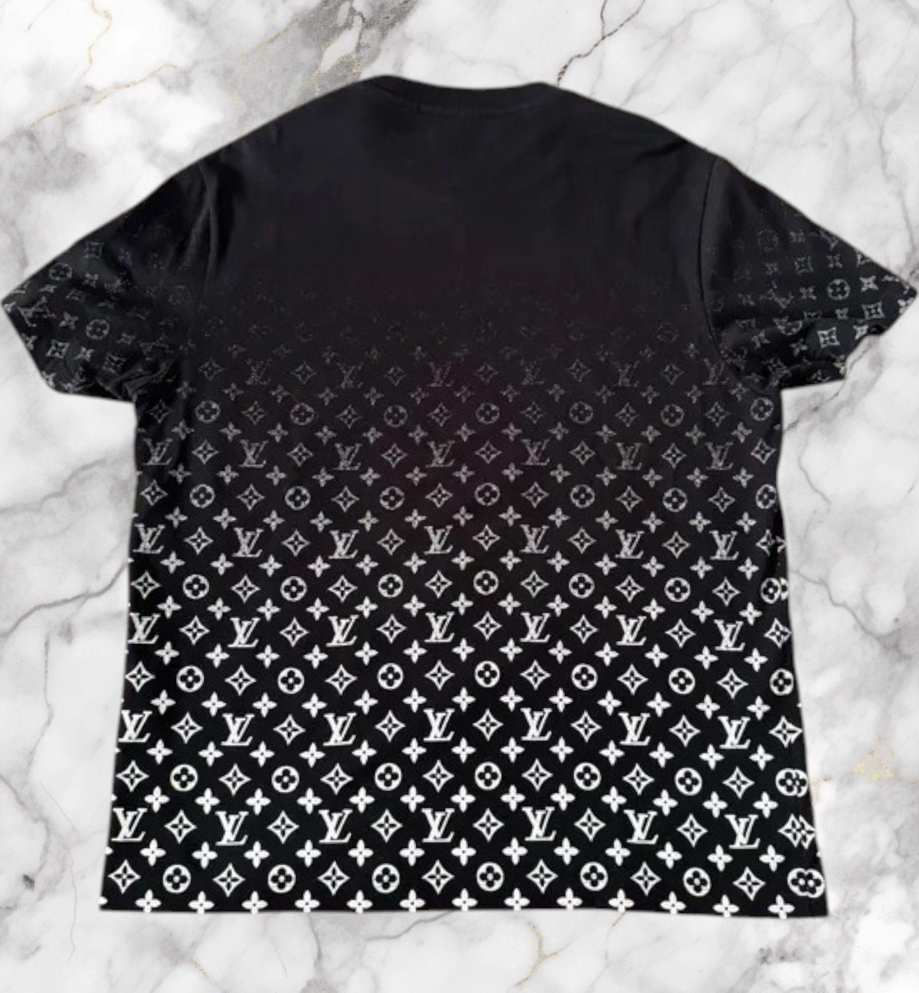 Louis Vuitton Louis Vuitton LV Gradient Monogram Crewneck T-shirt Size US L / EU 52-54 / 3 - 2 Thumbnail