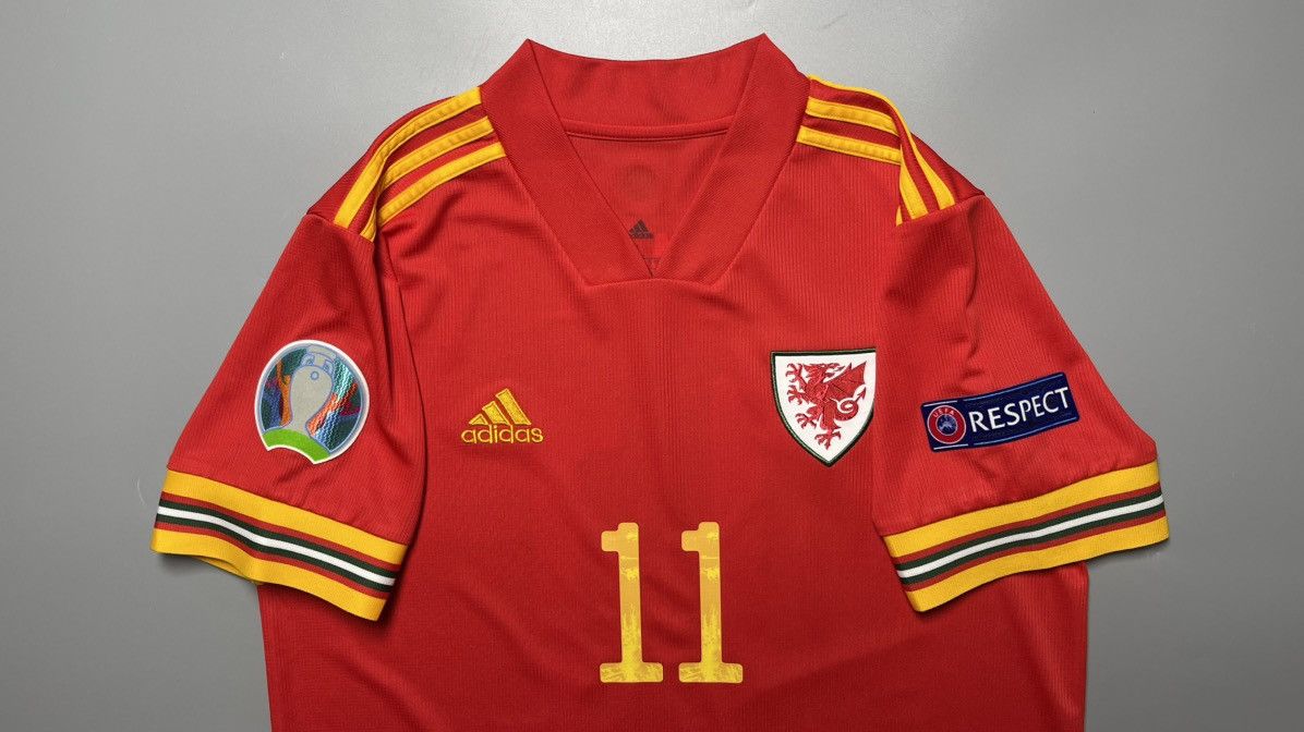 Adidas WALES ADIDAS 2020 EURO FOOTBALL HOME JERSEY #11 BALE Size US L / EU 52-54 / 3 - 3 Thumbnail