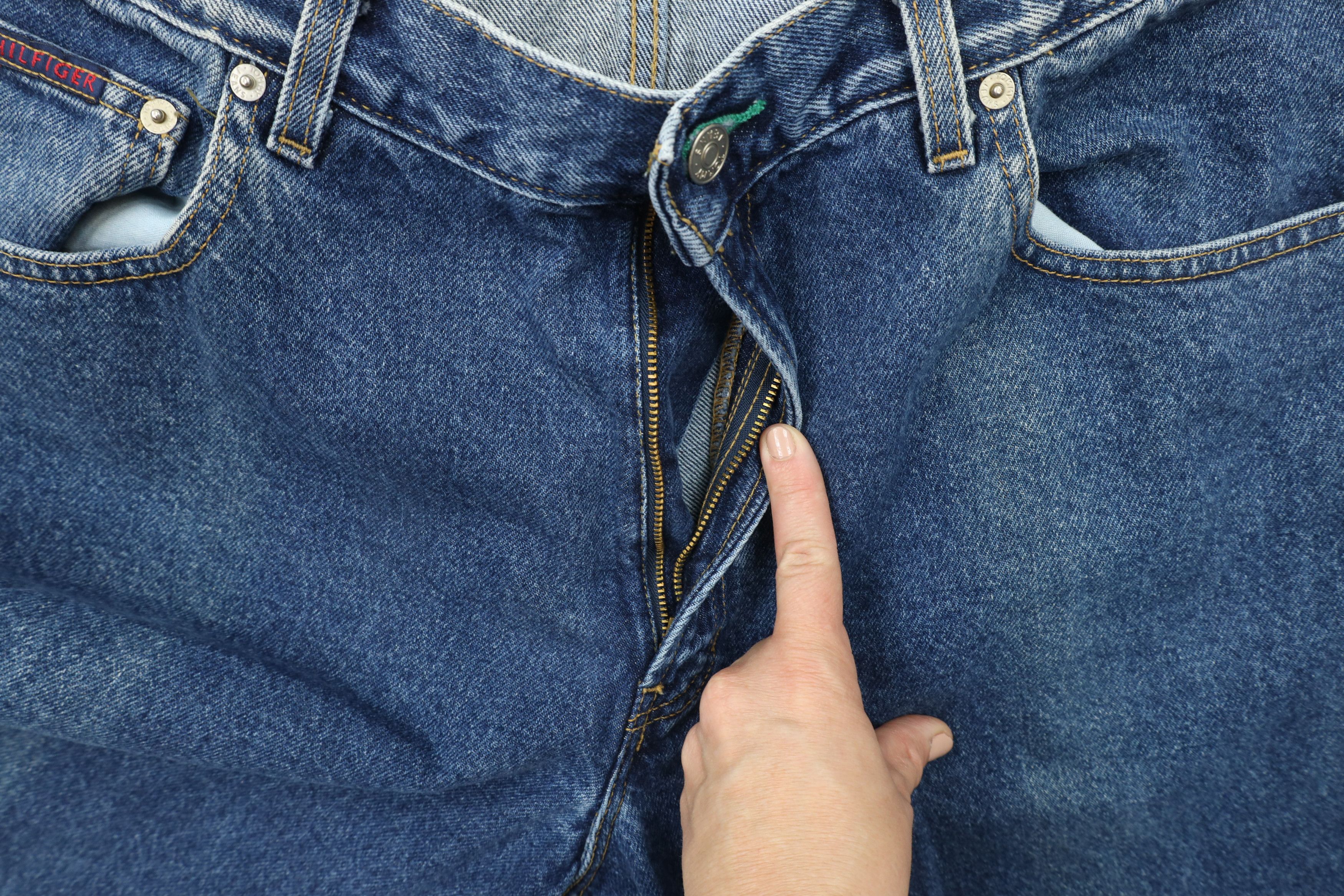 Tommy Hilfiger × Vintage Vintage 90s Tommy Hilfiger Faded Relaxed Fit Wide Leg Jeans Size US 38 / EU 54 - 7 Thumbnail