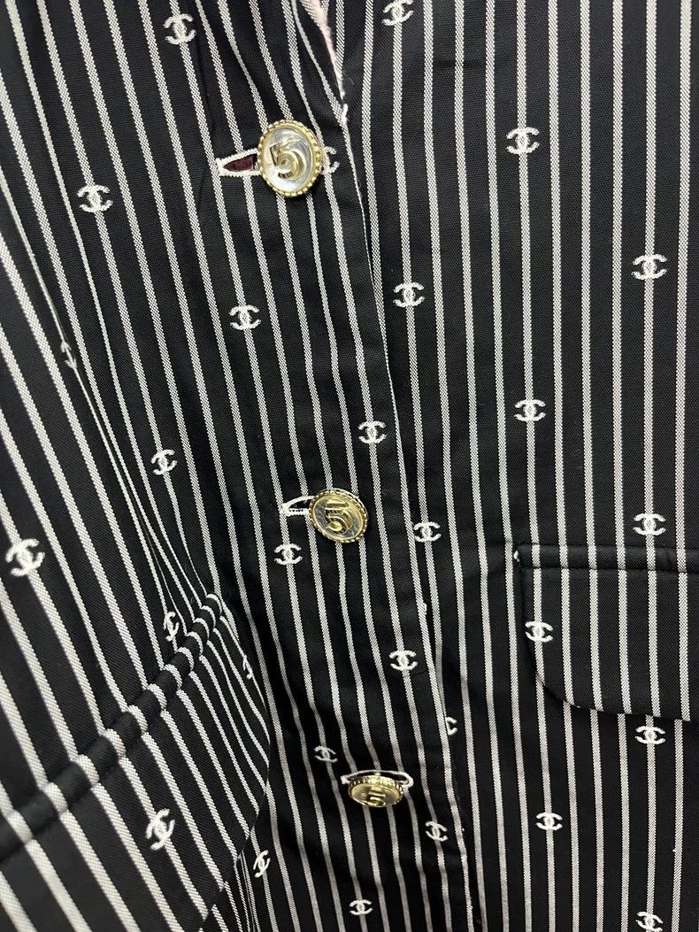 Chanel Chanel Full logo striped short-sleeved silhouette coat Size XS / US 0-2 / IT 36-38 - 2 Thumbnail