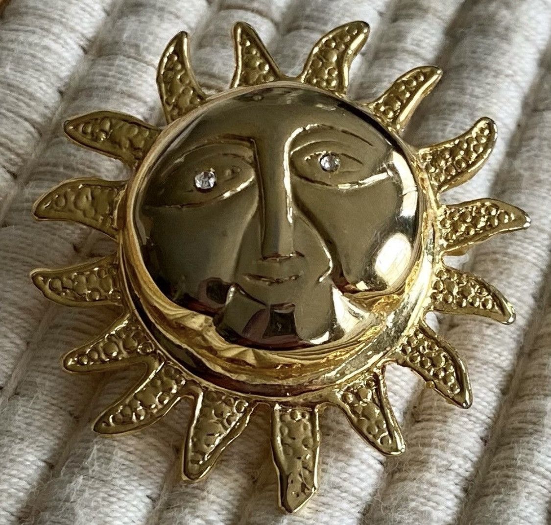 Other VINTAGE TEXTURED GOLD SUN FACE BROOCH PIN WITH DIAMOND EYES Size ONE SIZE - 5 Thumbnail