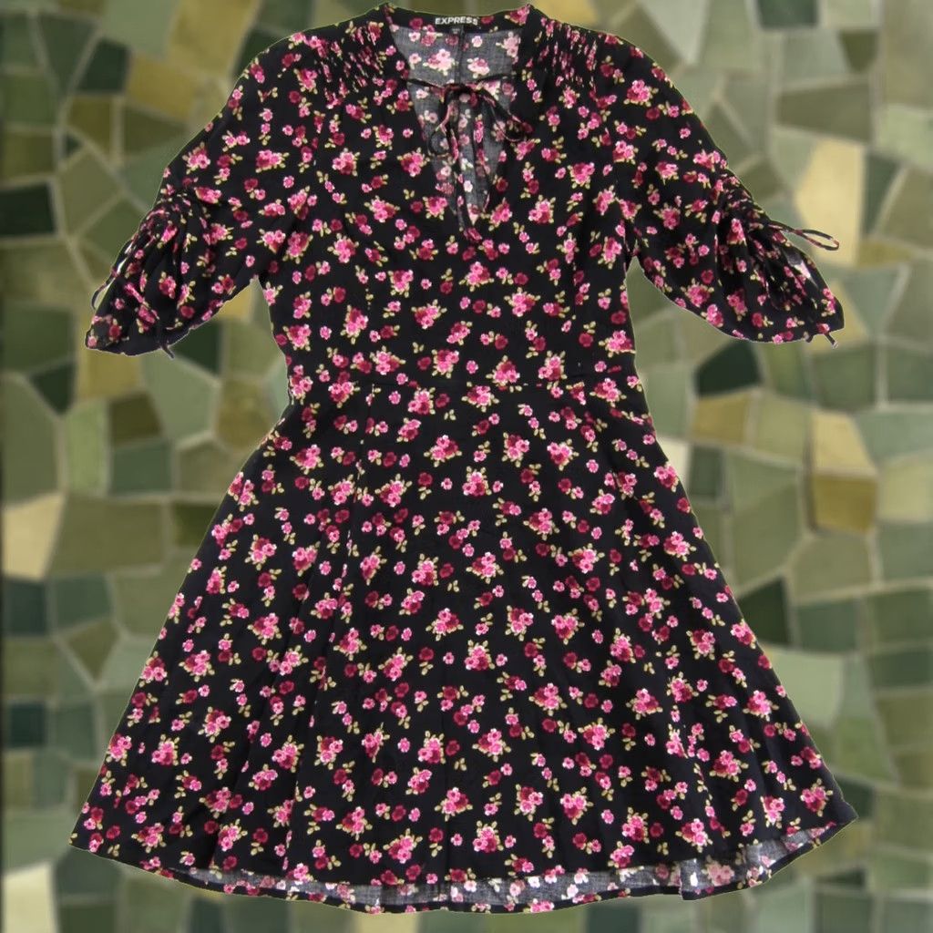 Express EXPRESS Dress Woman XS Short Sheath V-Neck Floral Rose 100% Rayon Black Pink Size 26" / US 2 / IT 38 - 1 Thumbnail