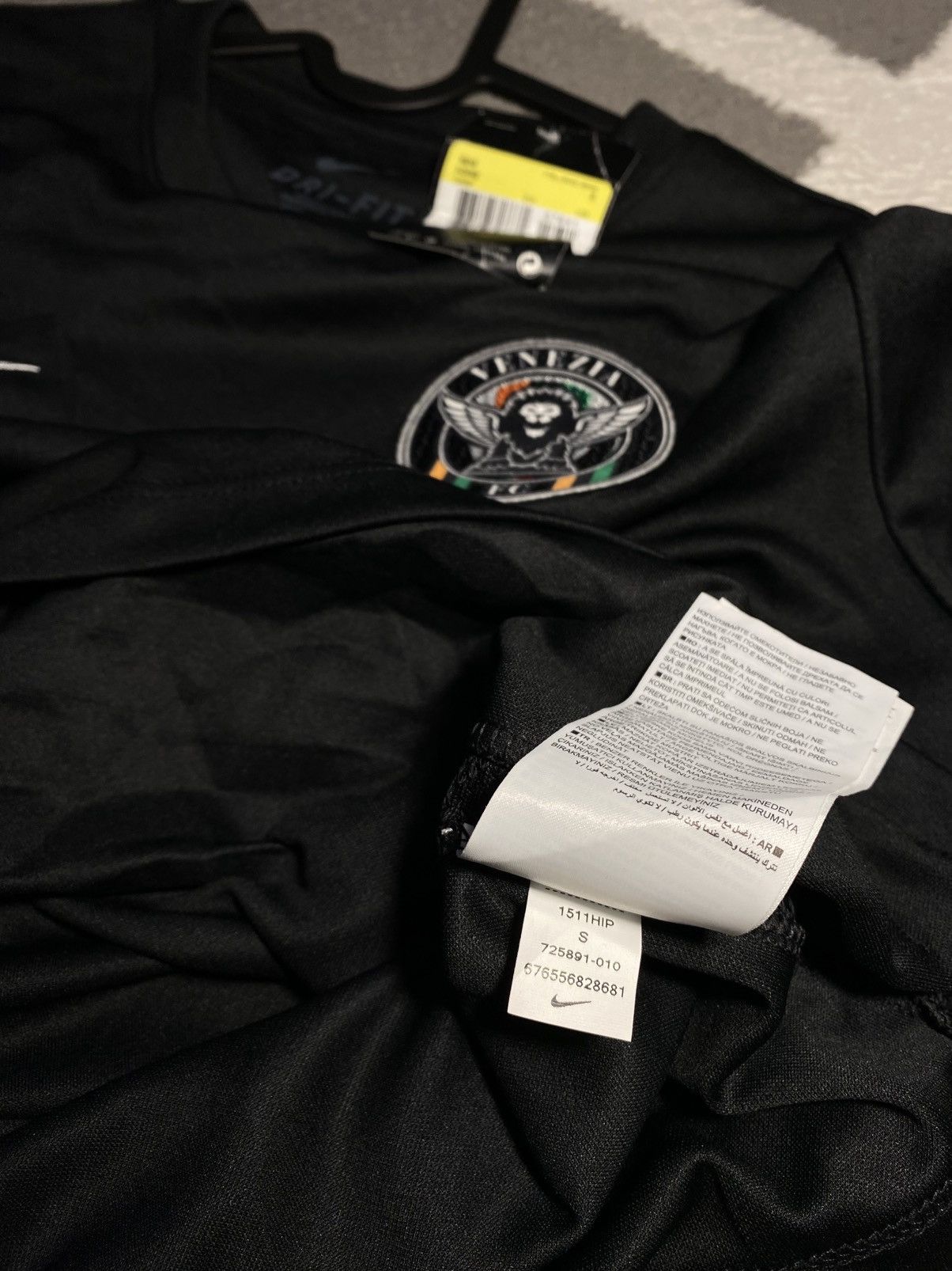 Nike Nike Venezia FC 2016-17 Home Soccer Jersey T-shirt M BNWT Size US M / EU 48-50 / 2 - 13 Thumbnail
