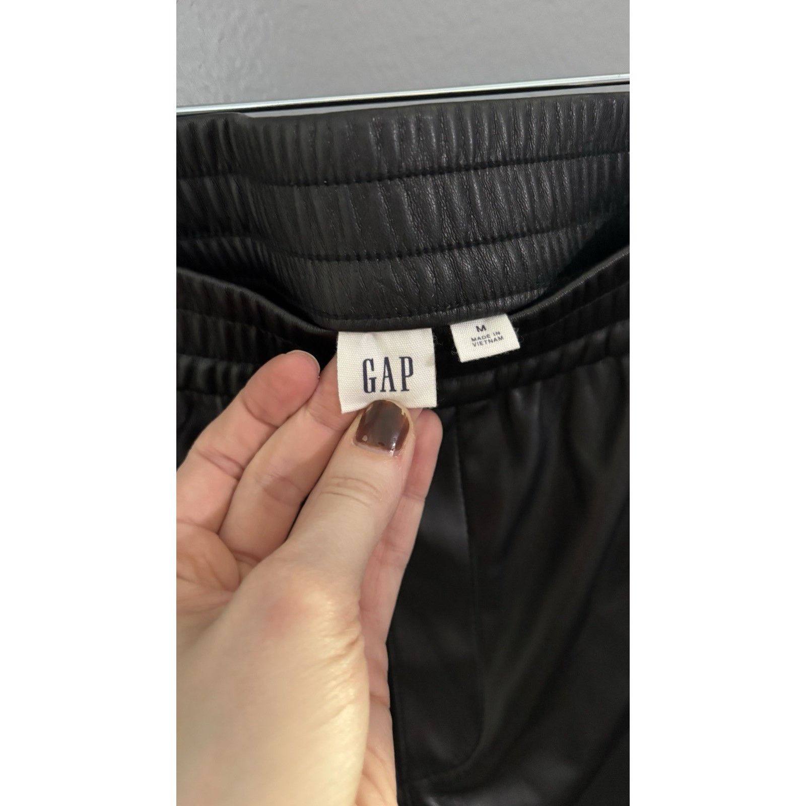 Gap Gap Black Vegan Leather Pants Size 28" / US 6 / IT 42 - 2 Thumbnail