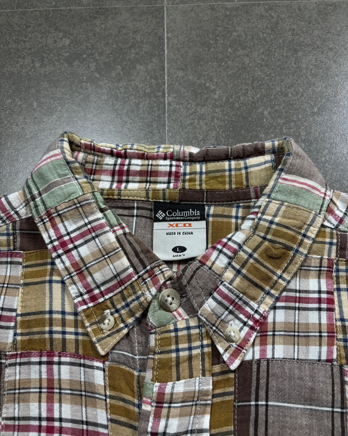 Columbia Columbia Patchwork Vintage Tee Size US L / EU 52-54 / 3 - 7 Thumbnail