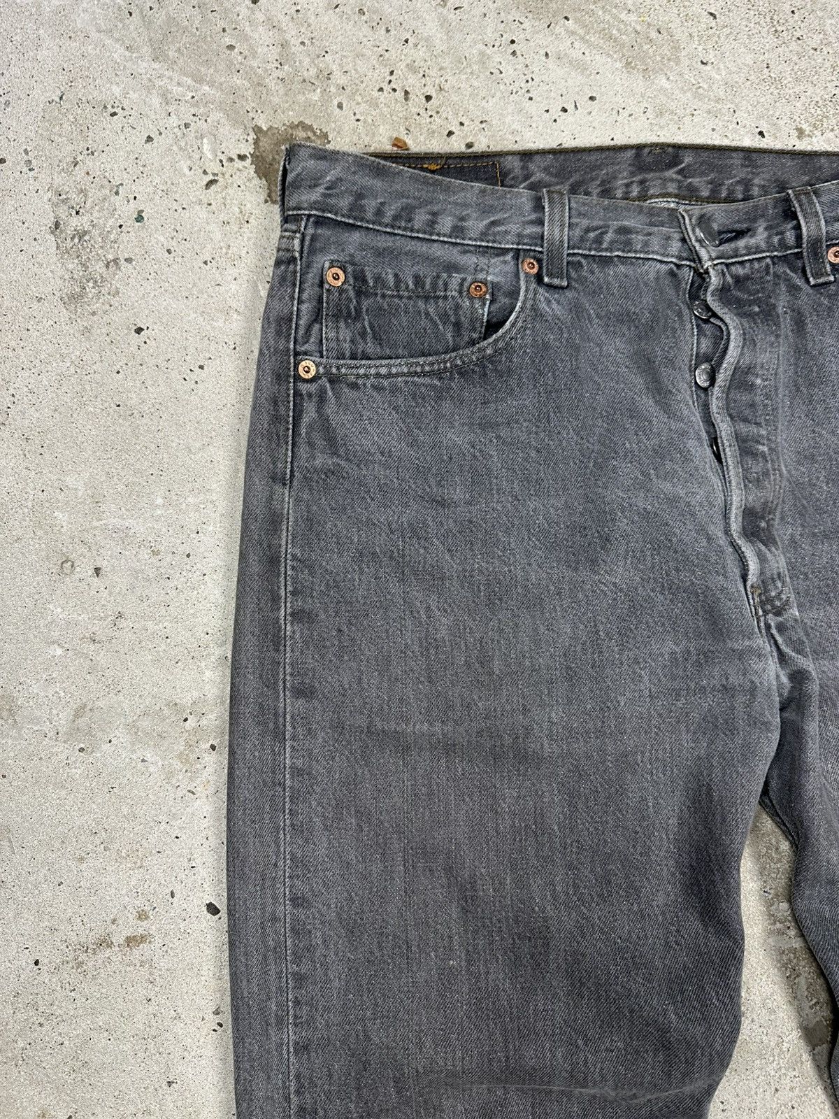 Levi's Vintage 1995 Levi’s 501 Gray Denim Pants Jeans made in USA Size US 33 - 7 Thumbnail