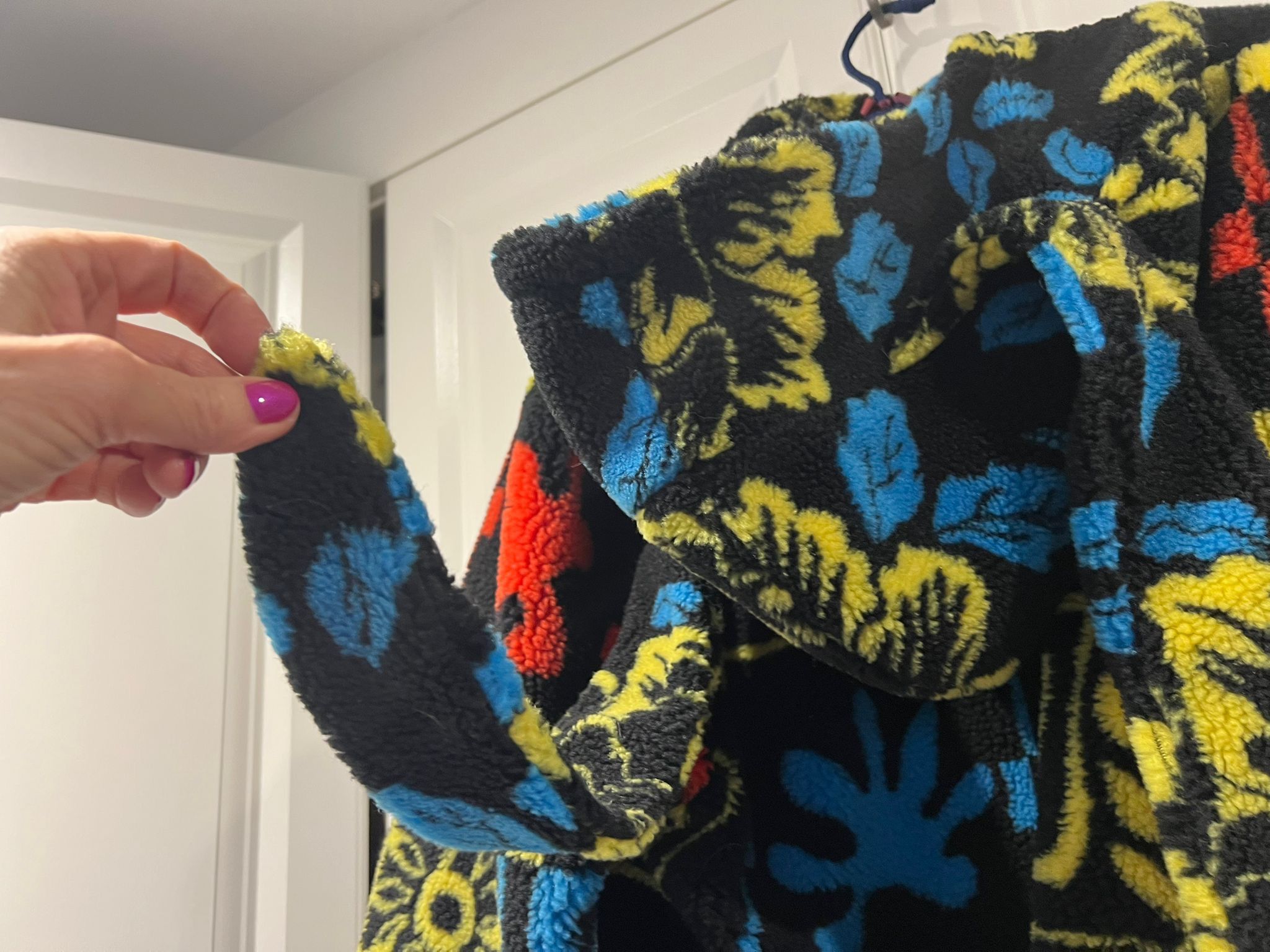 Oversized fleece with abstract patterns